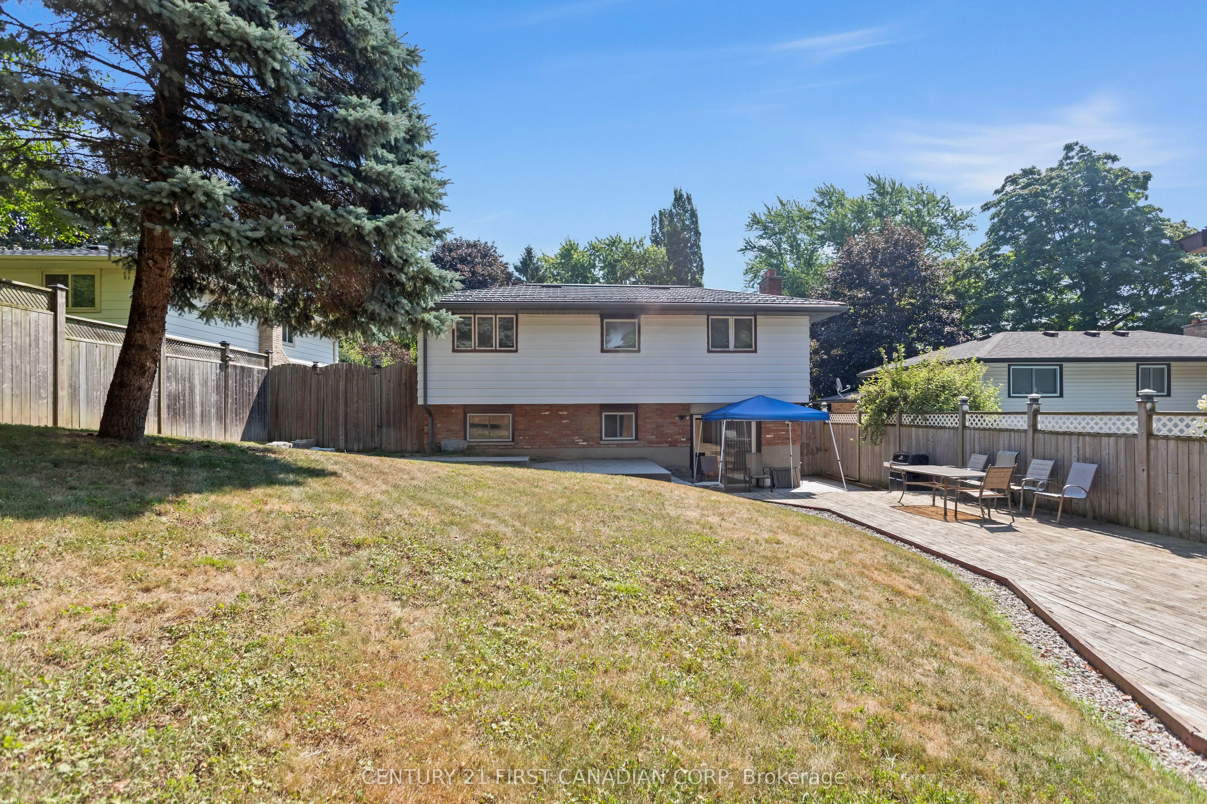 7 Rollscourt Gardens