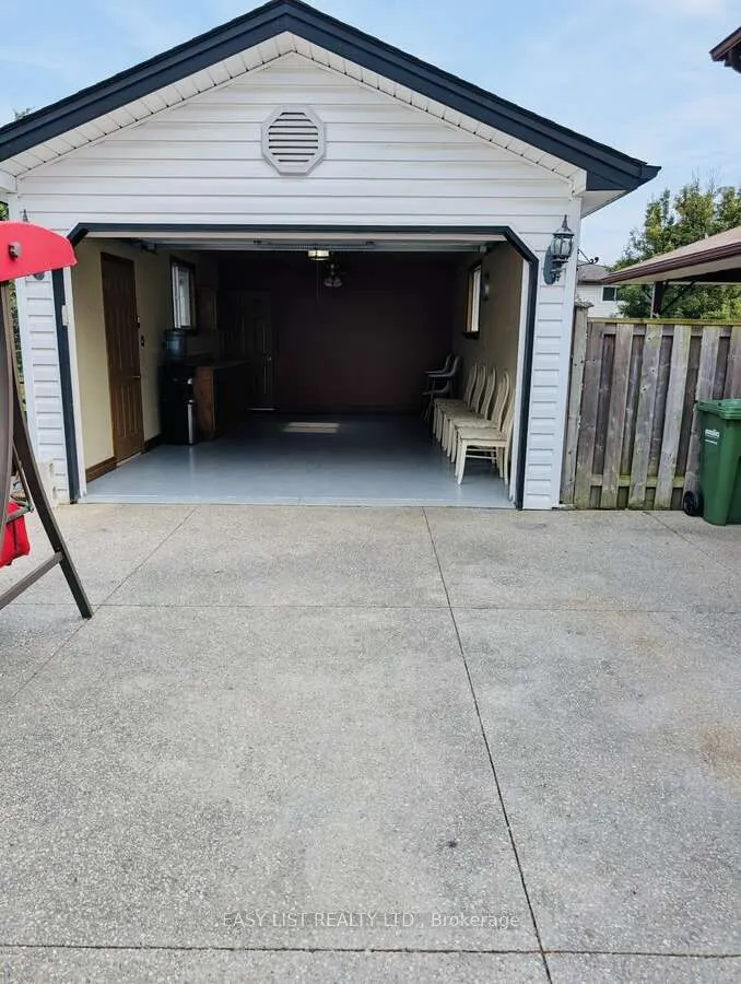2901 Robillard Crescent