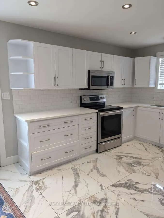 2901 Robillard Crescent