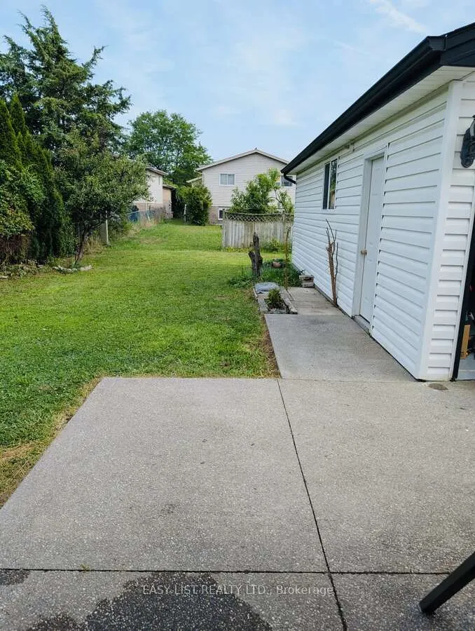 2901 Robillard Crescent