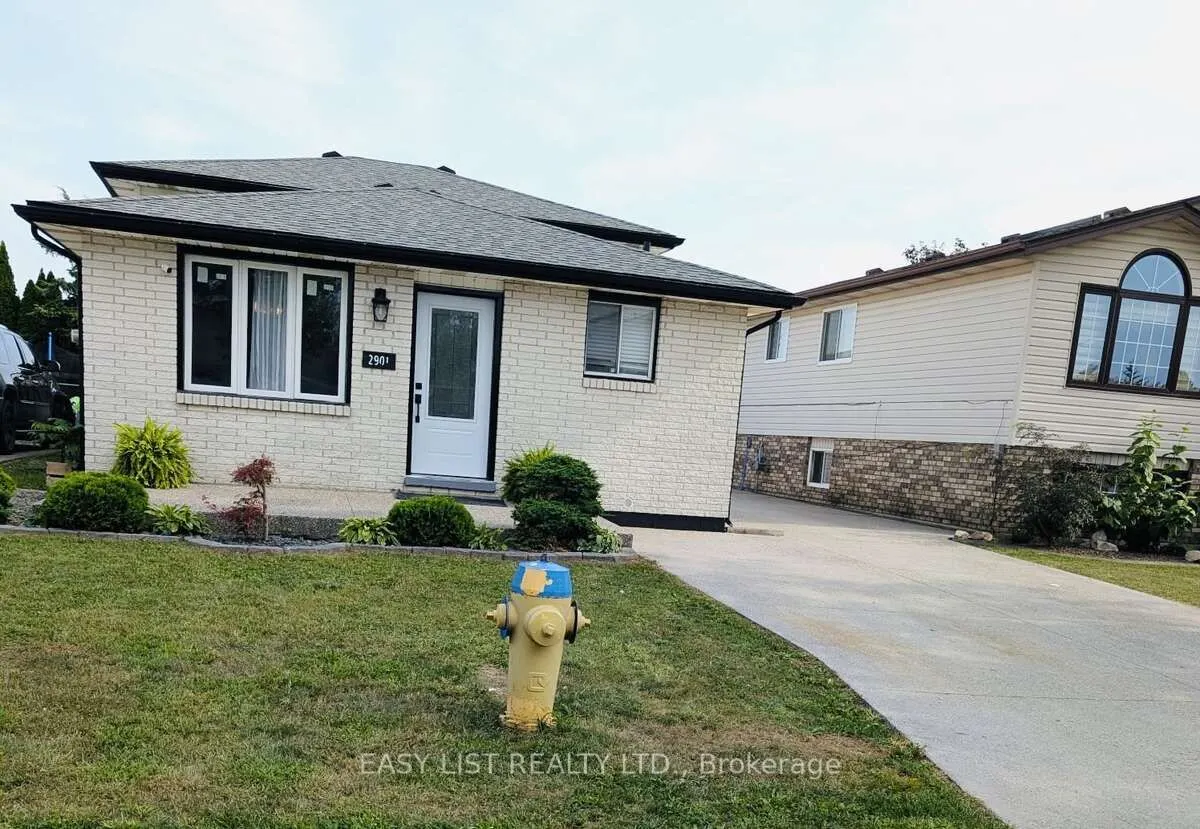 2901 Robillard Crescent