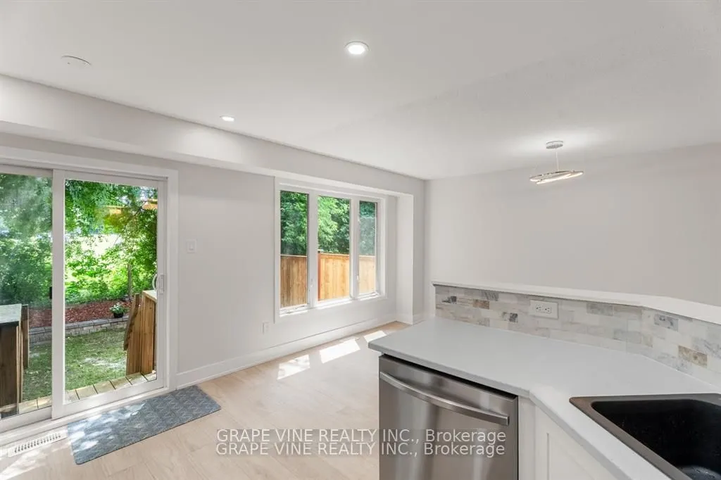 564 Aberfoyle Circle