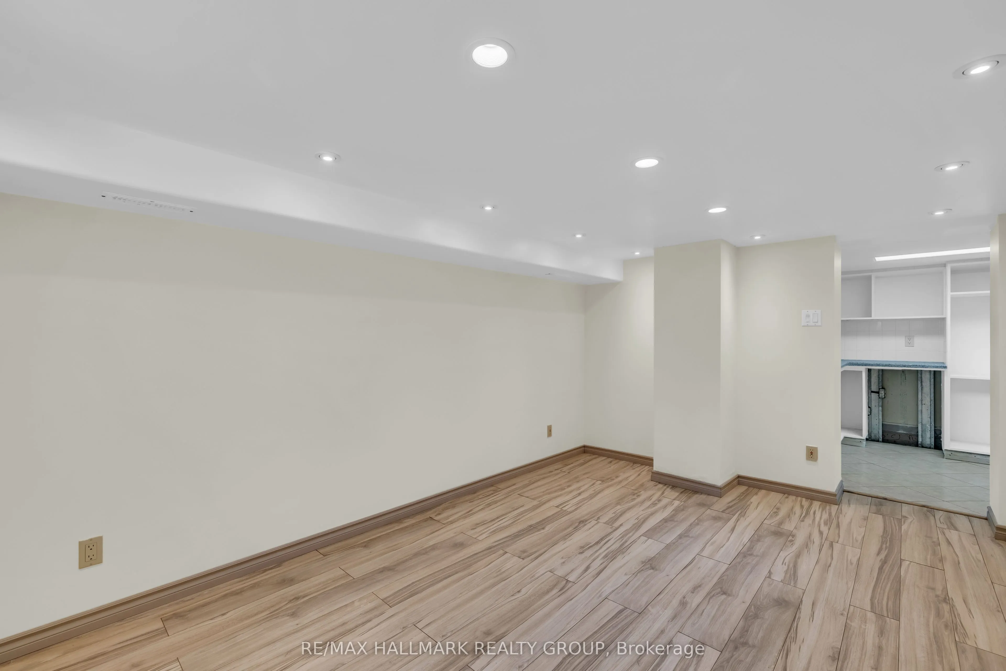 2551 RUSSLAND Road