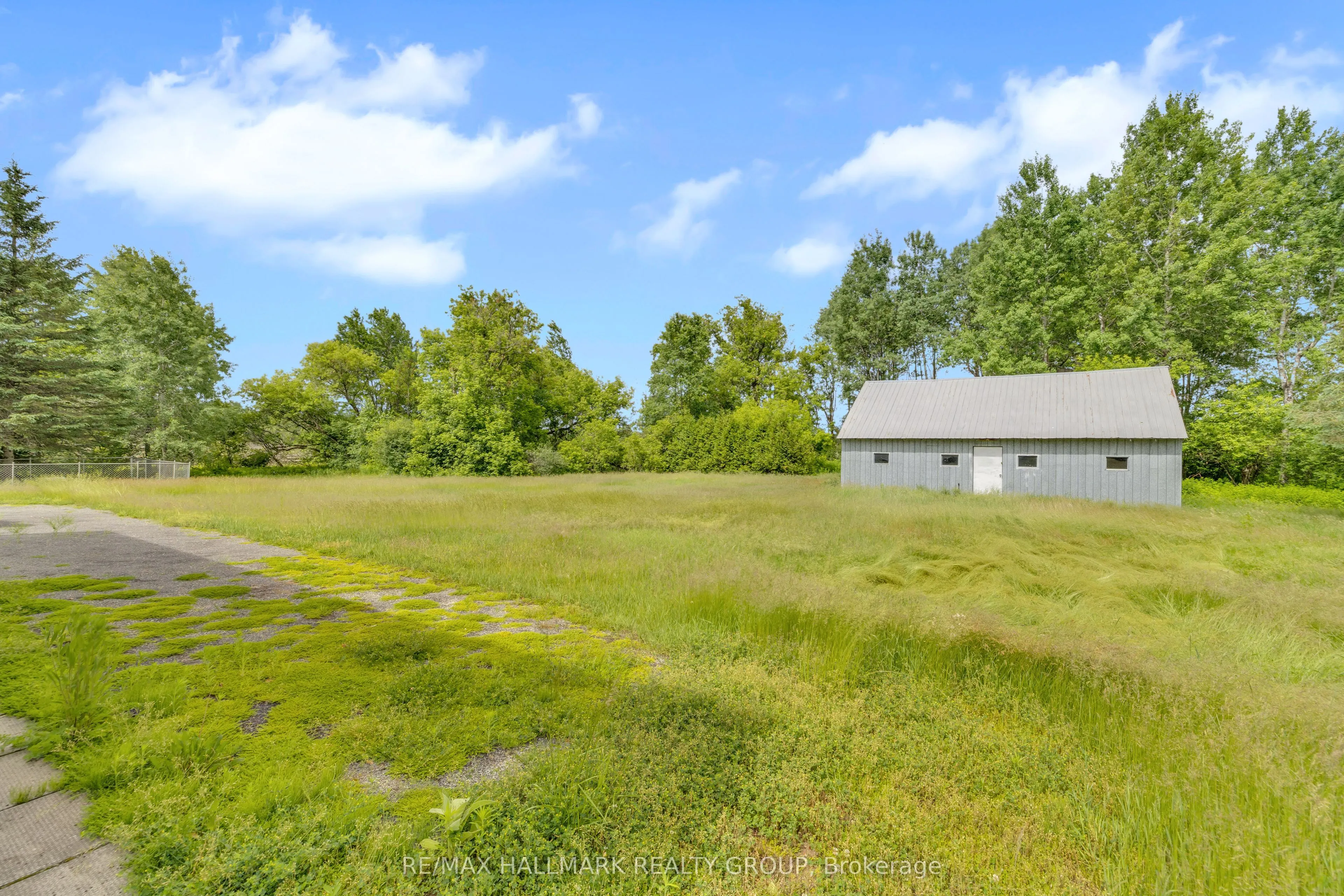 2551 RUSSLAND Road