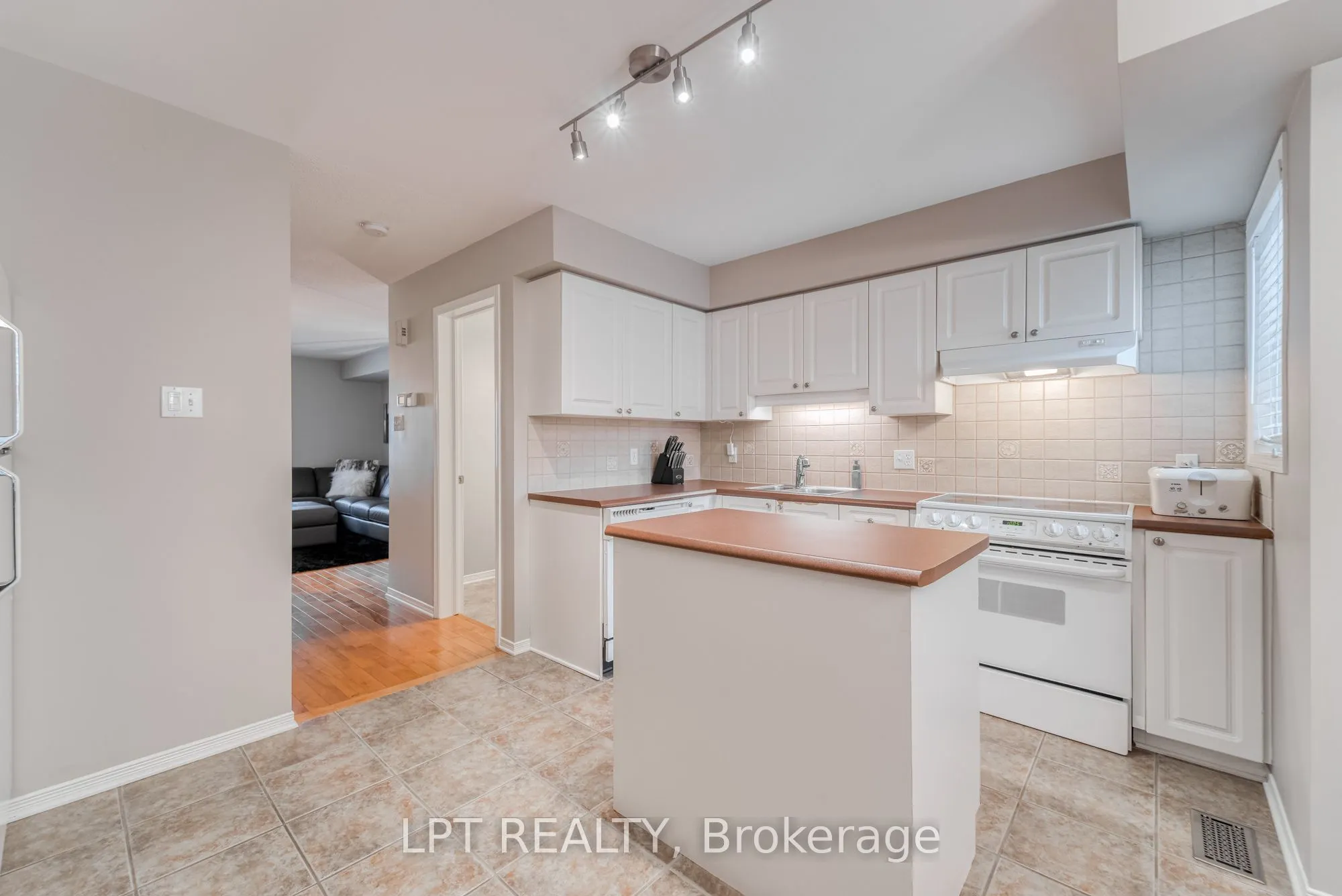 21 Provender Avenue