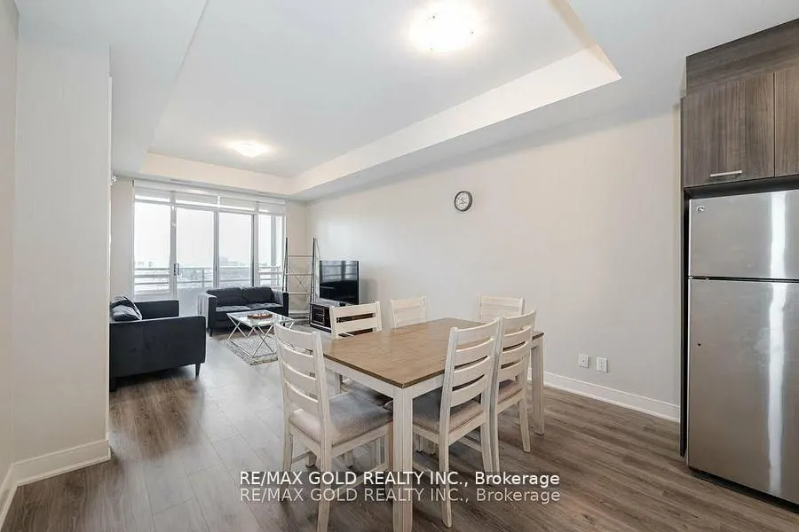150 Main Street W, #806