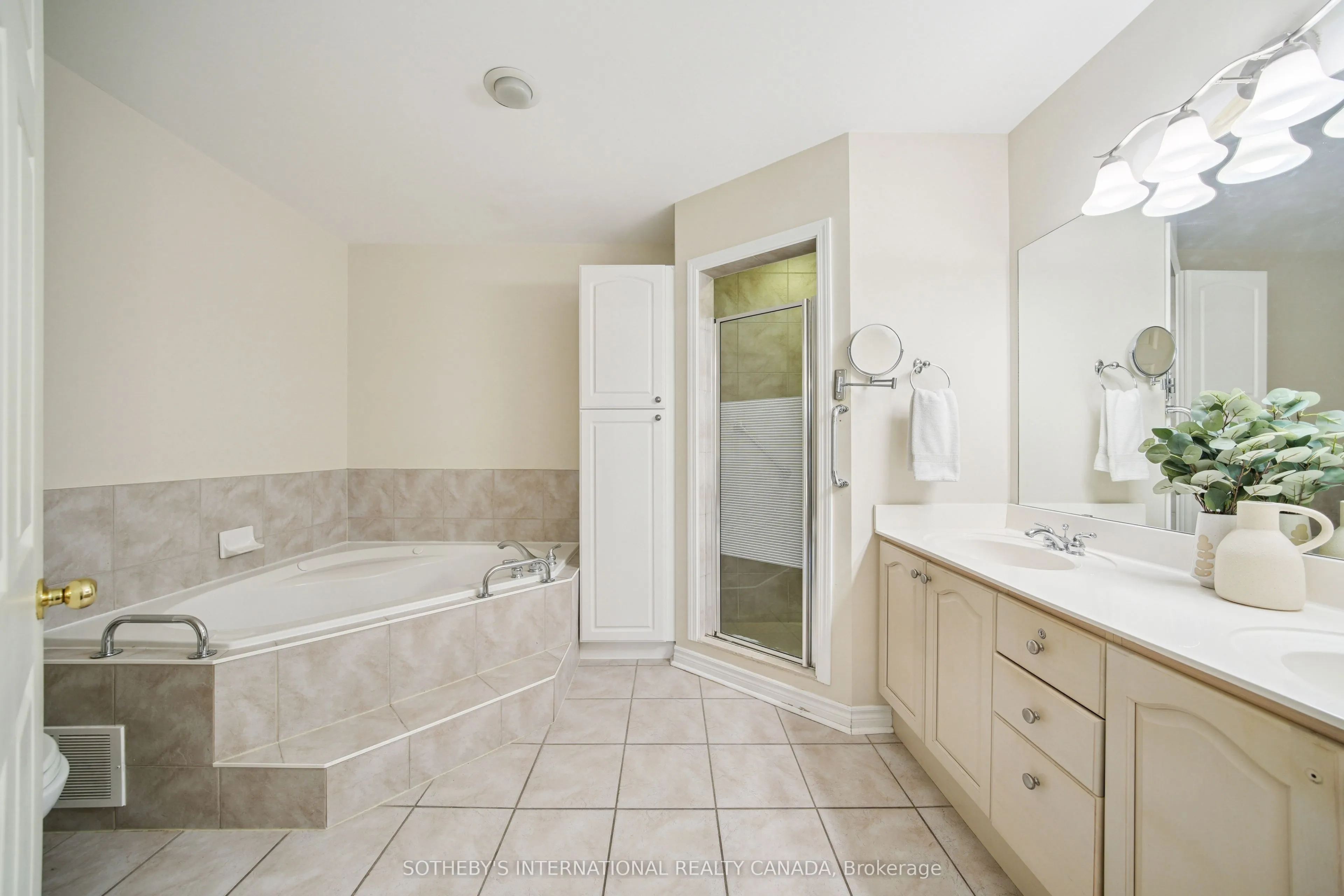 2000 Creekside Drive, #103