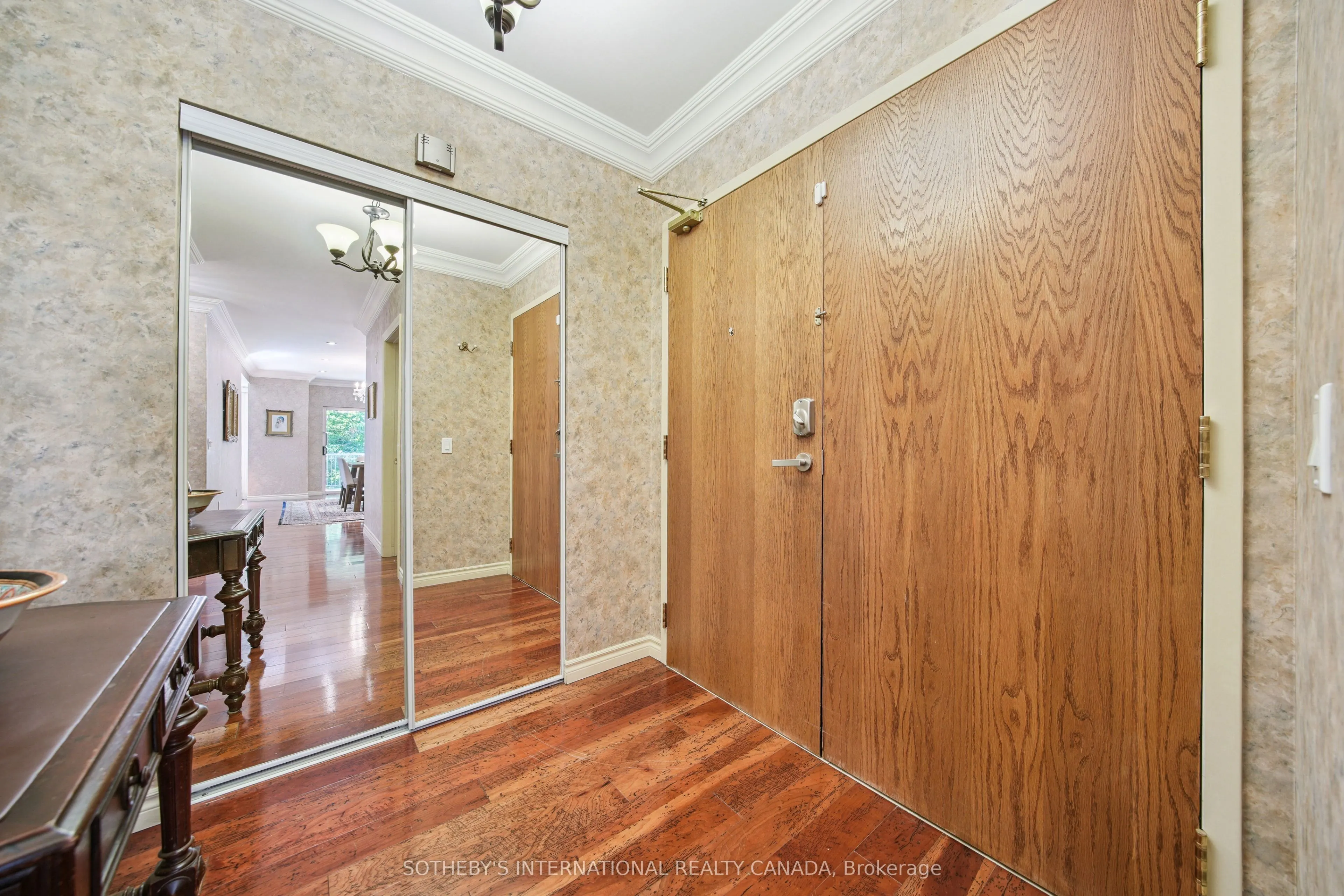2000 Creekside Drive, #103