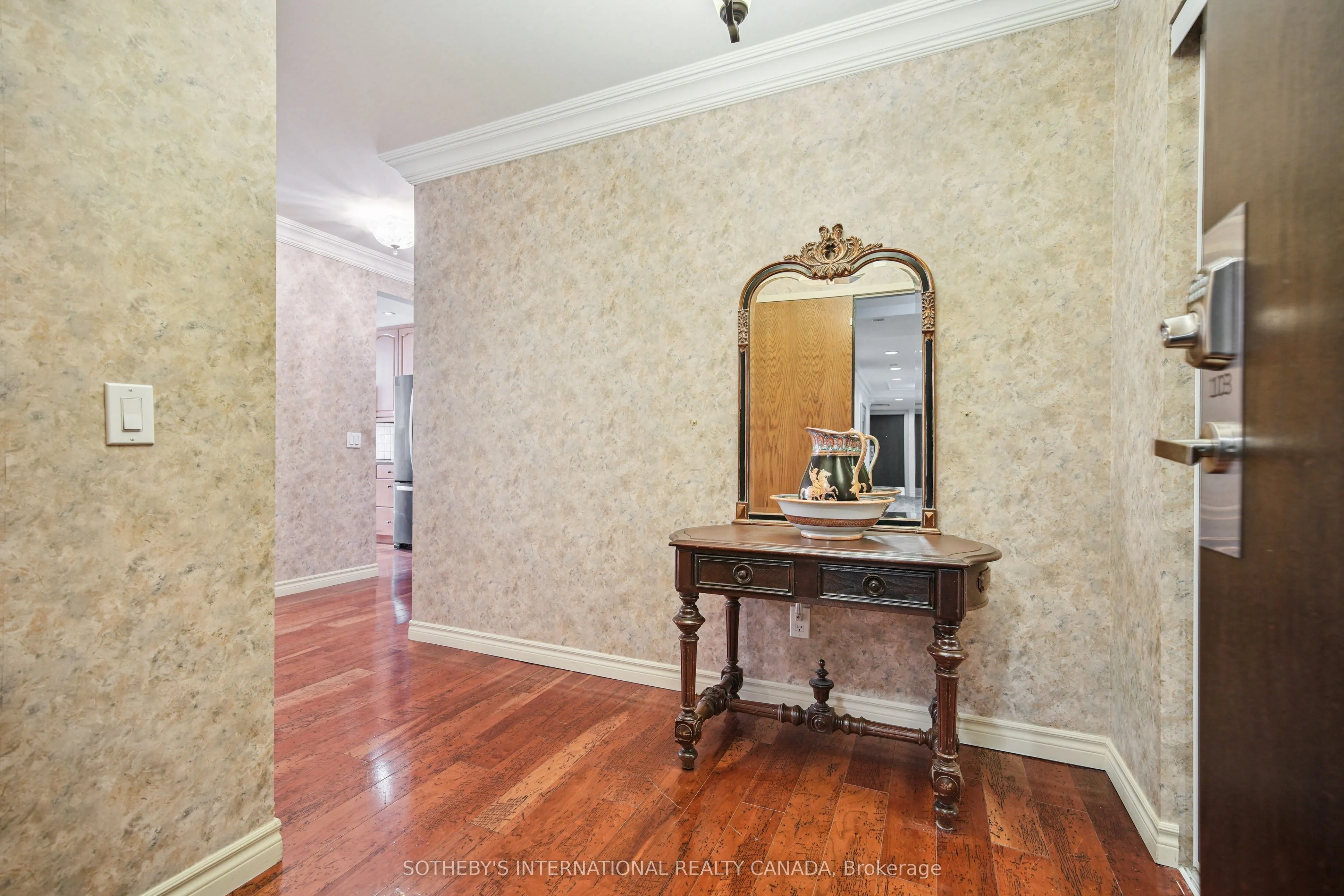 2000 Creekside Drive, #103