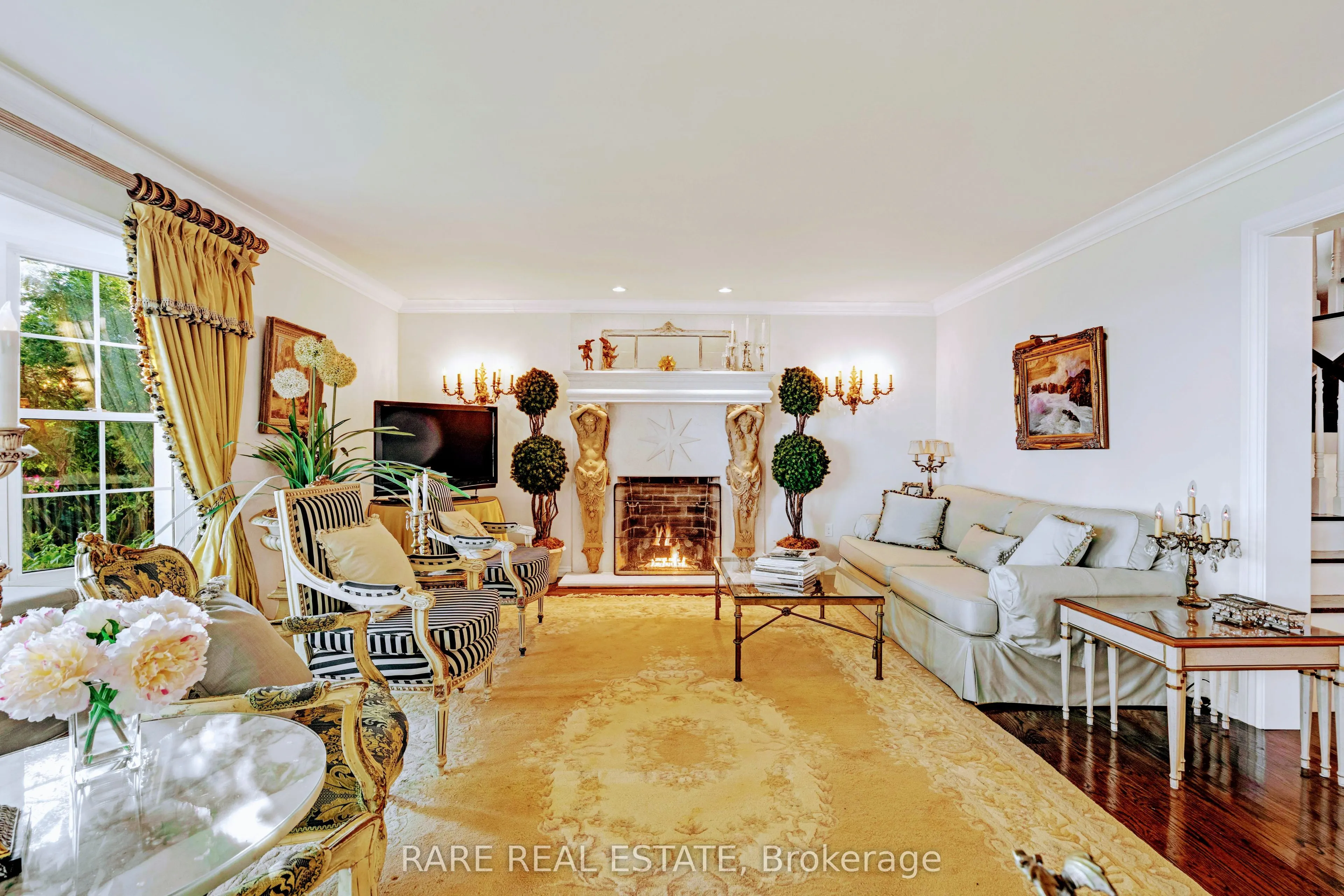 735 Lakeshore Road E