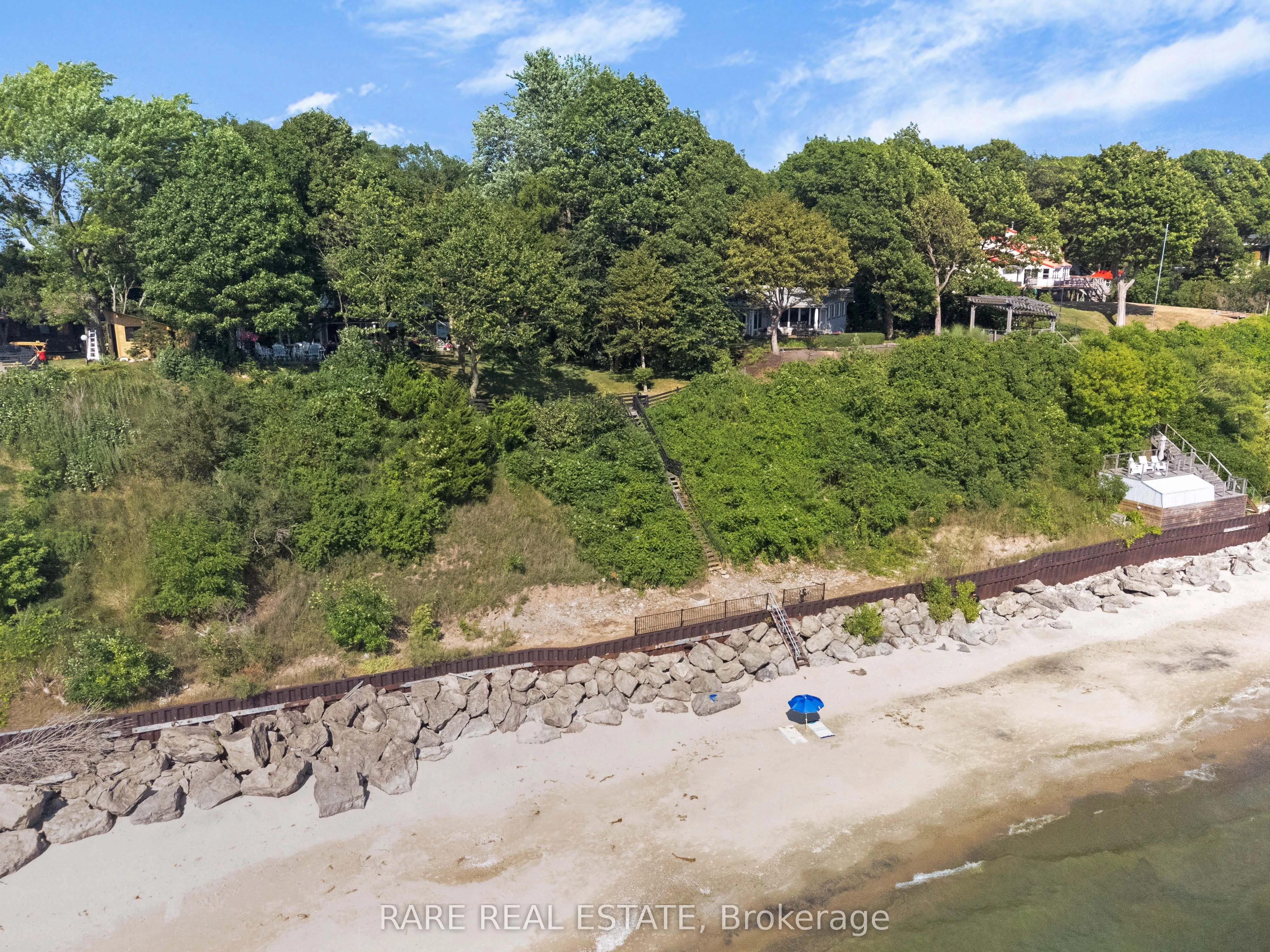 735 Lakeshore Road E