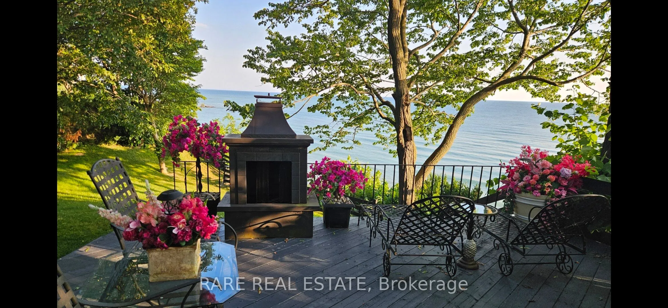 735 Lakeshore Road E