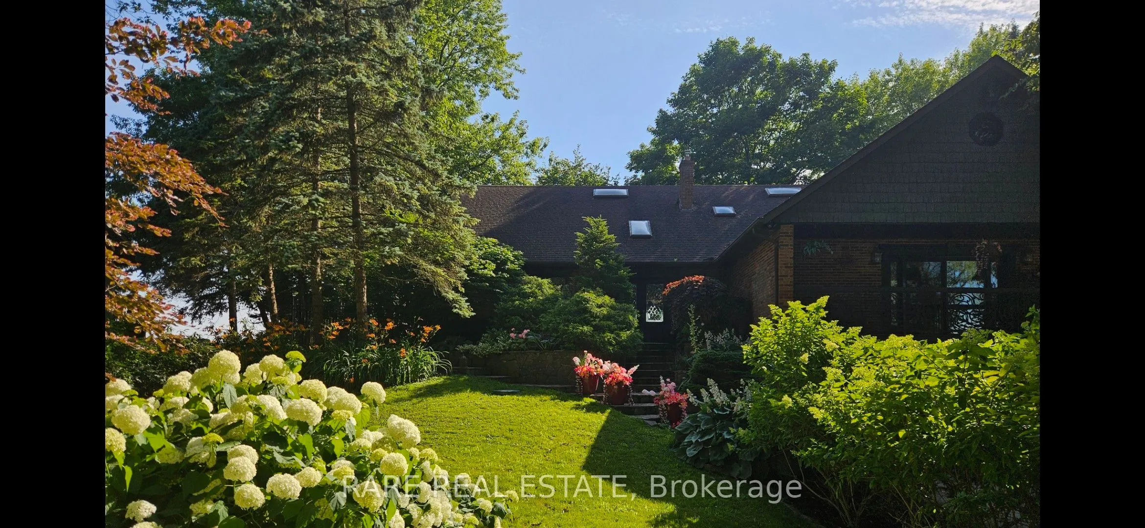 735 Lakeshore Road E