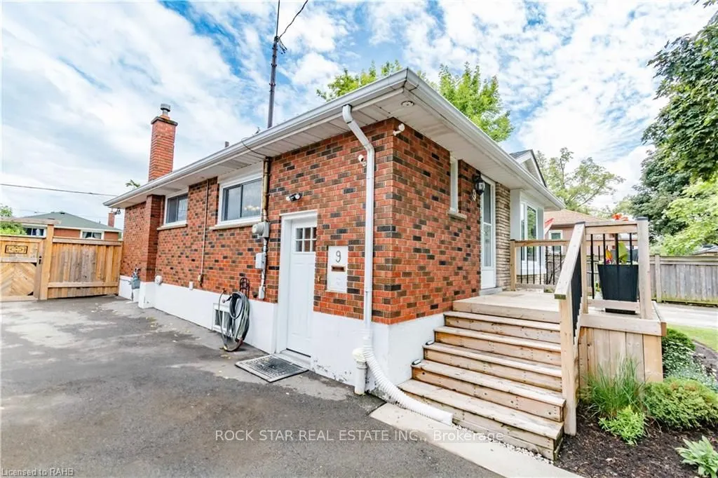 9 Viceroy Court, #LOWER