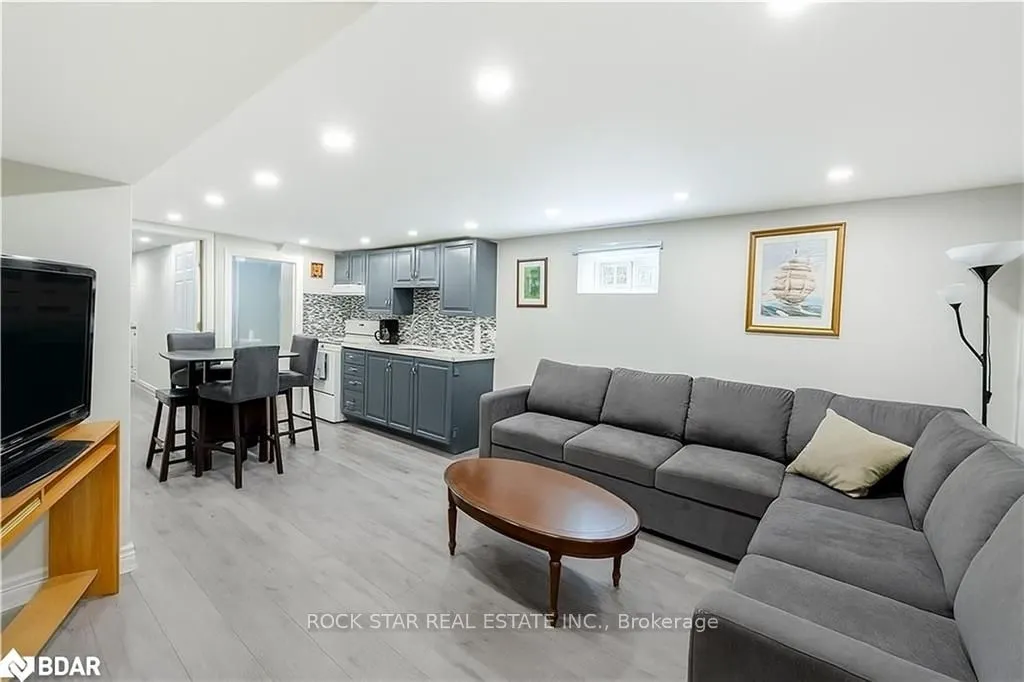 9 Viceroy Court, #LOWER
