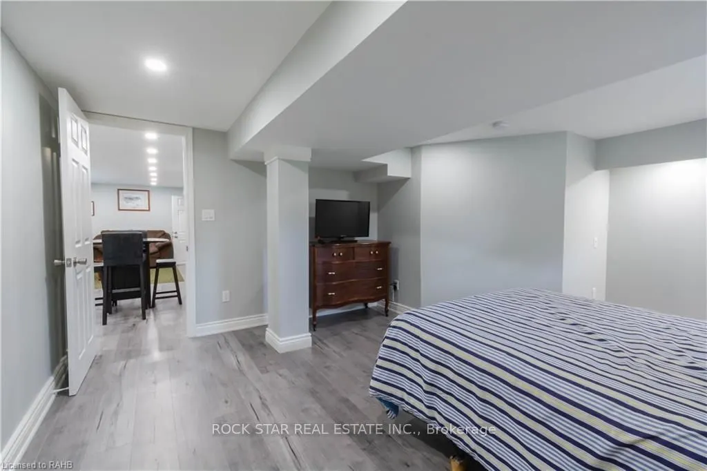 9 Viceroy Court, #LOWER