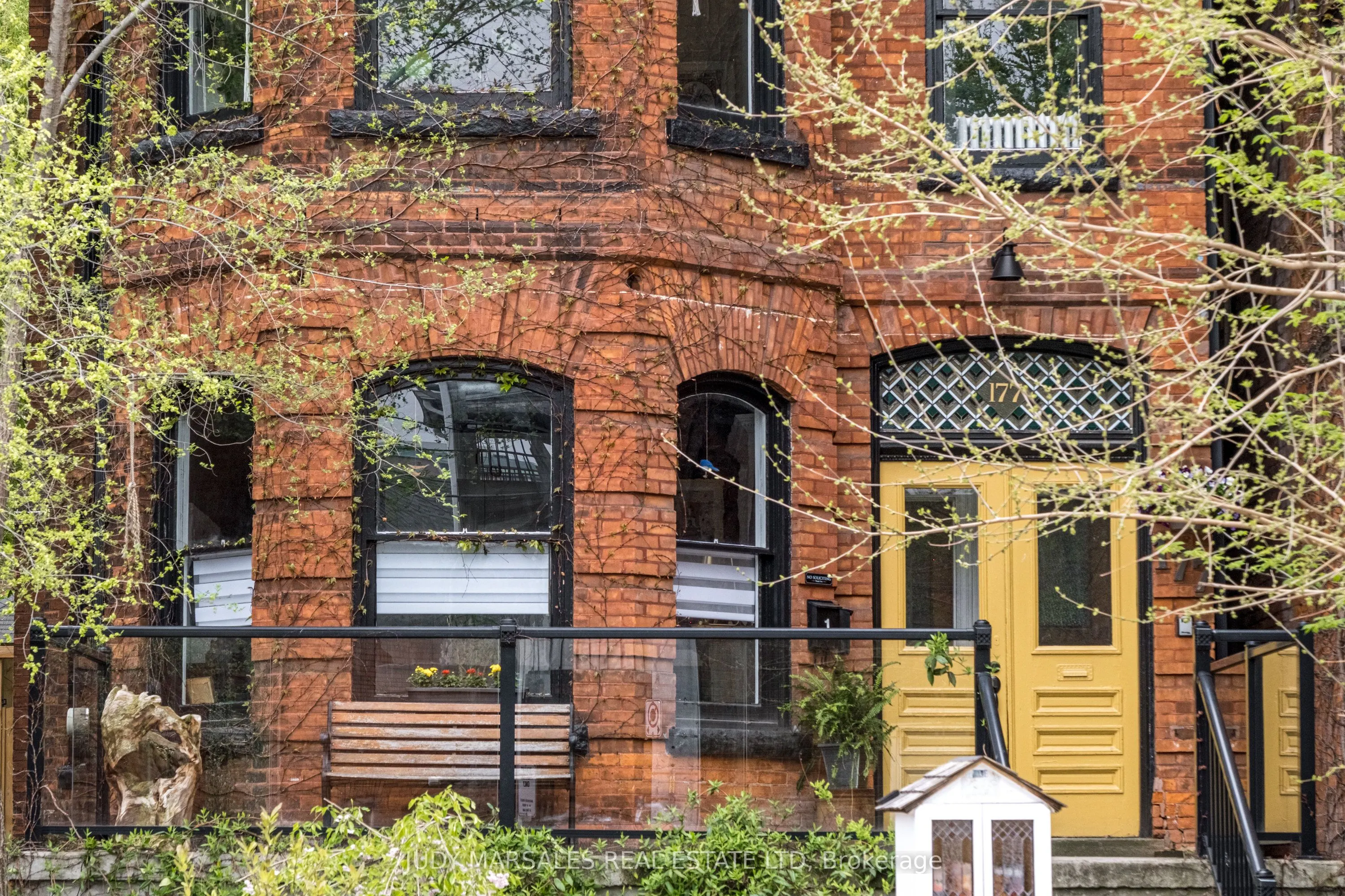 177 Charlton Avenue W