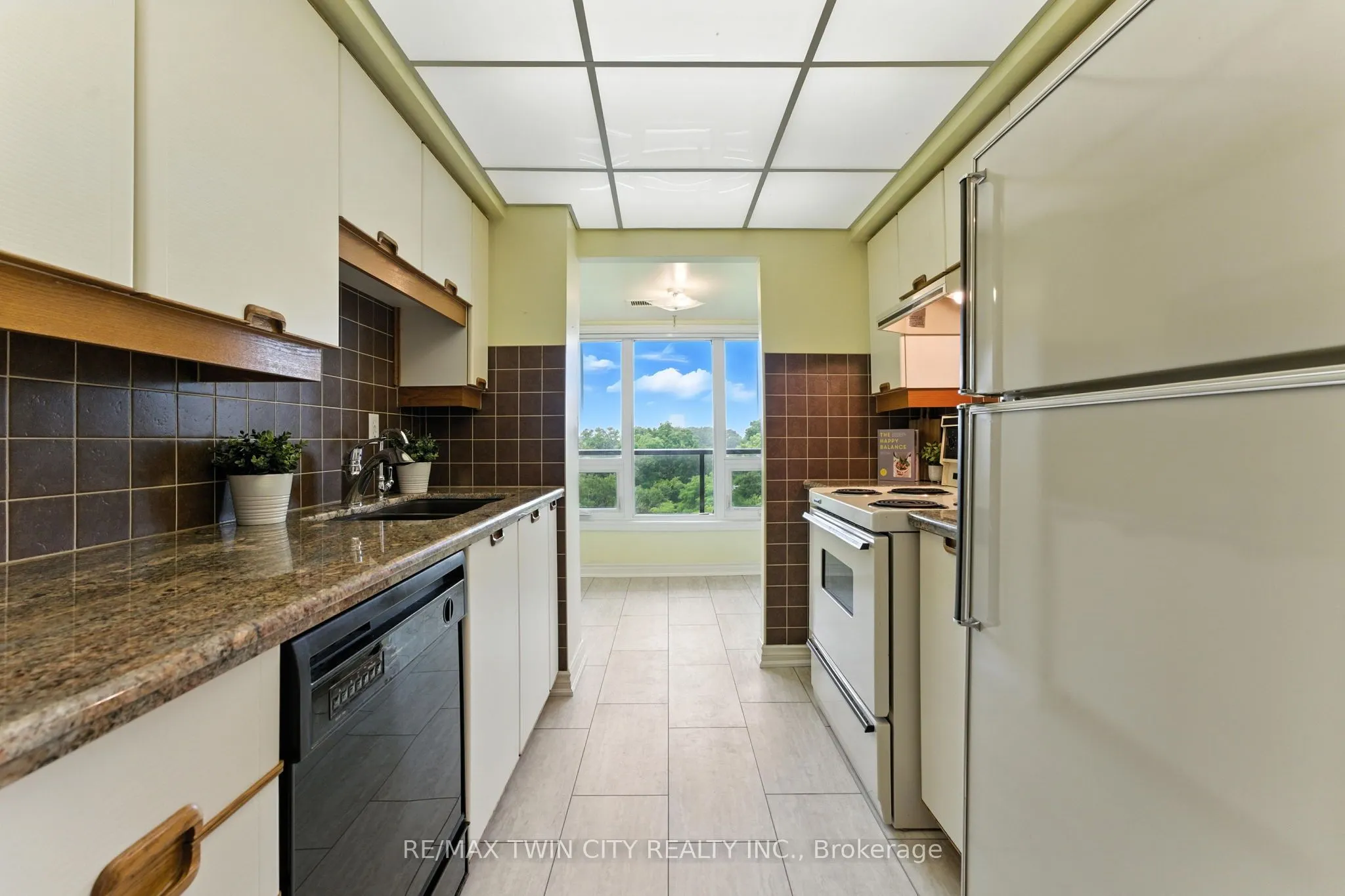 237 King Street W, #1104