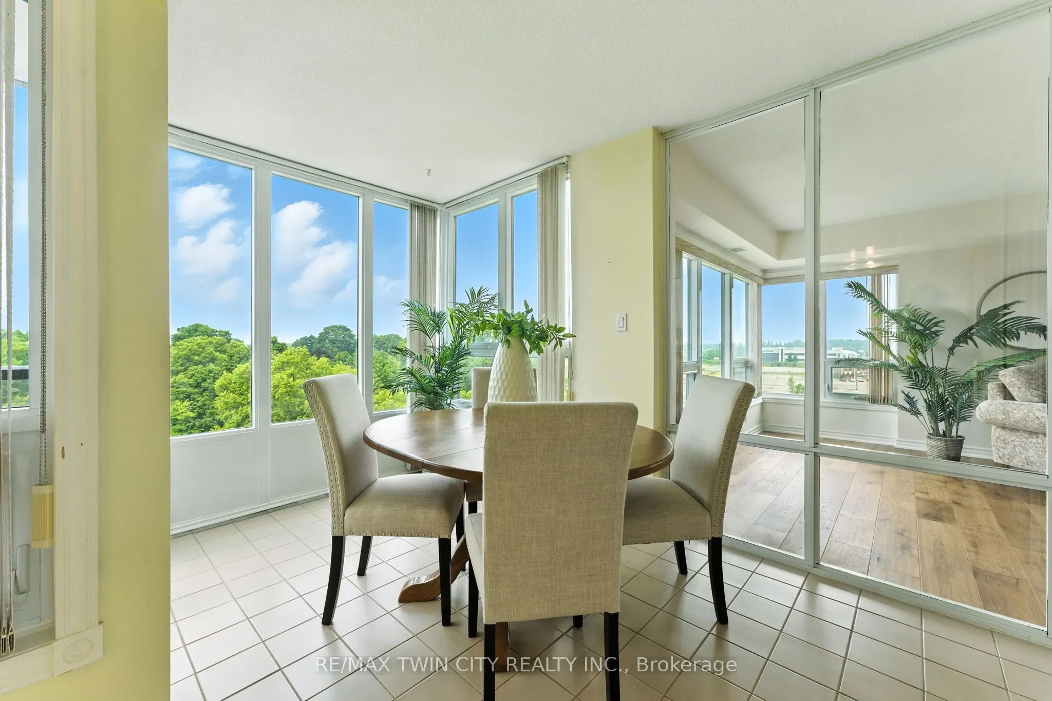 237 King Street W, #1104
