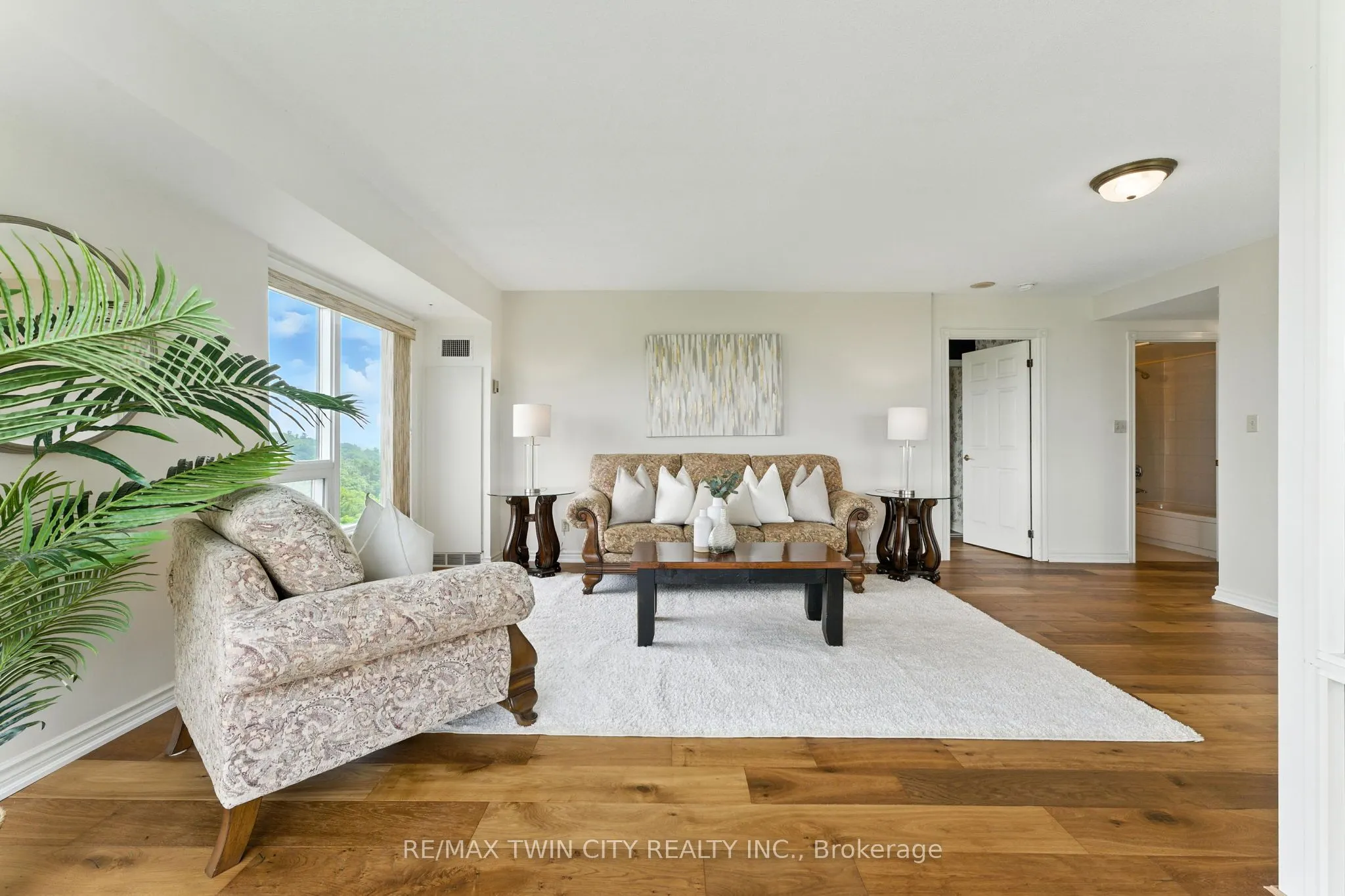 237 King Street W, #1104