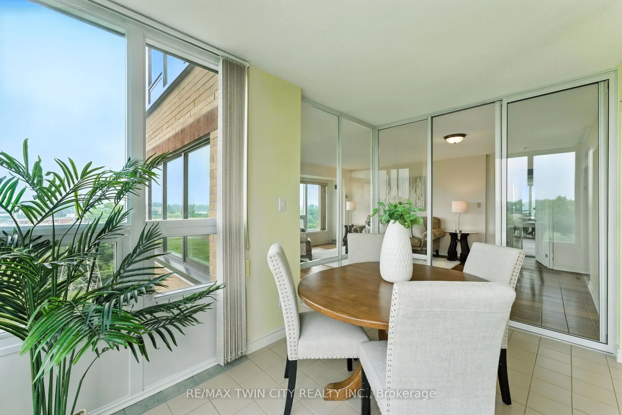 237 King Street W, #1104