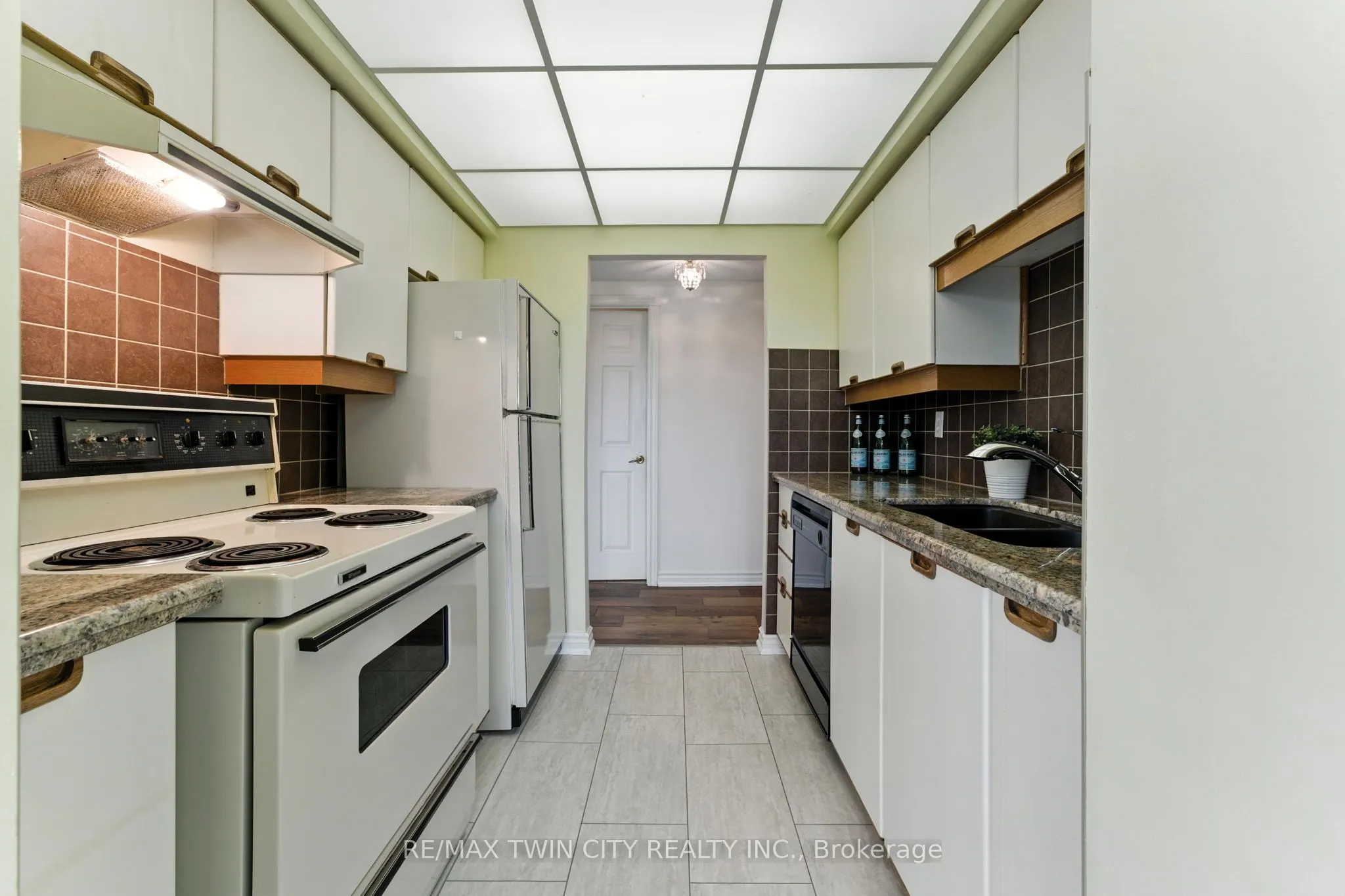 237 King Street W, #1104