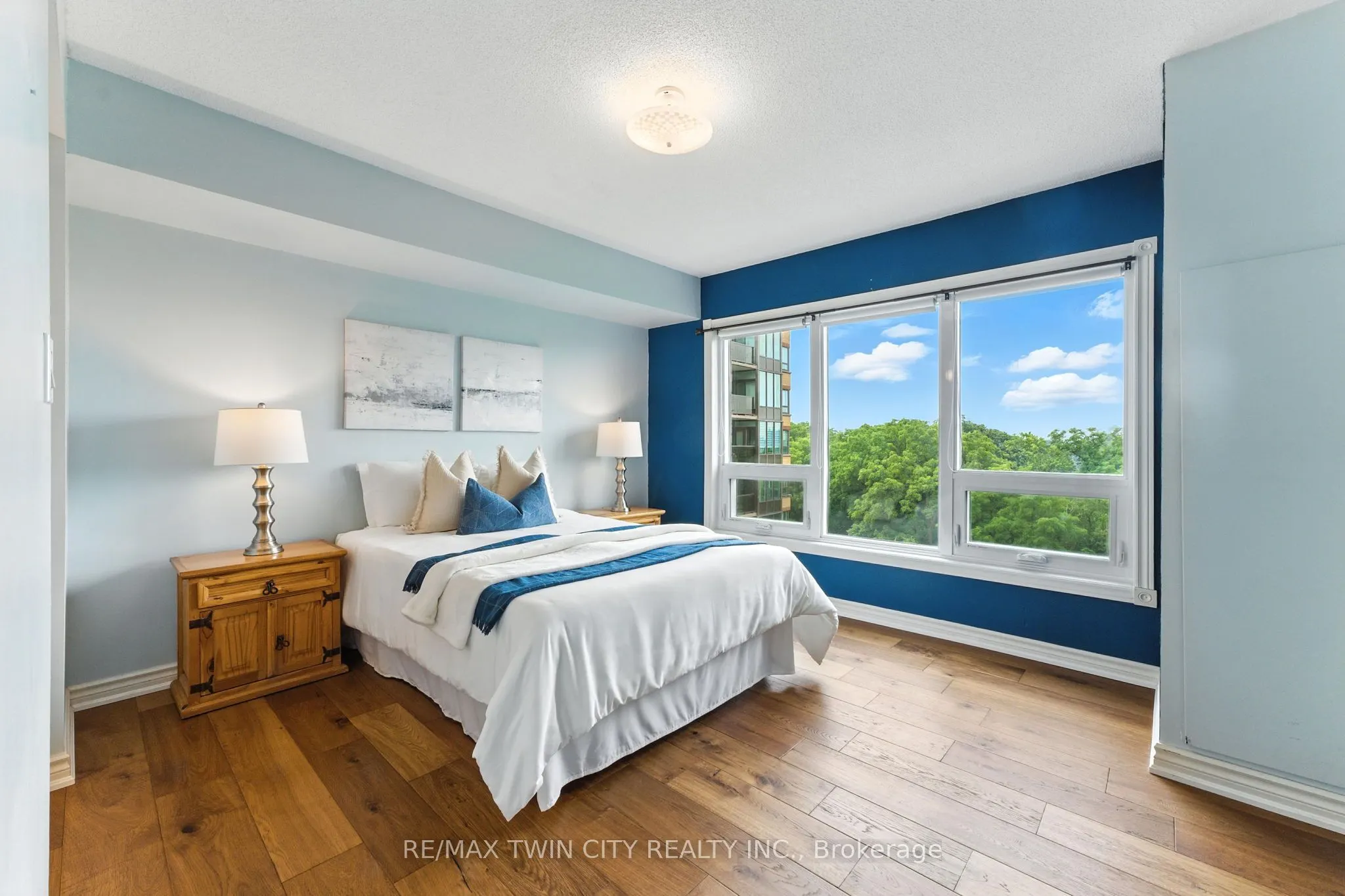 237 King Street W, #1104