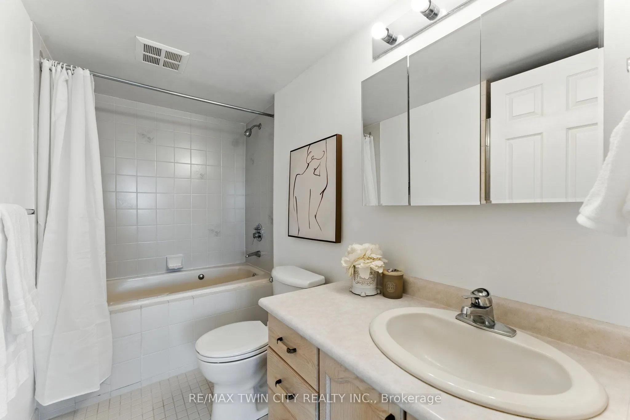 237 King Street W, #1104