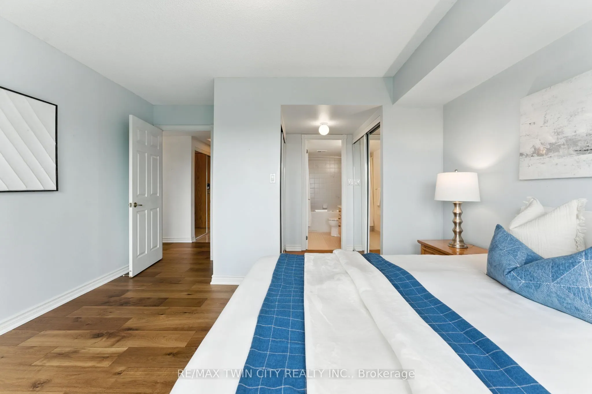 237 King Street W, #1104