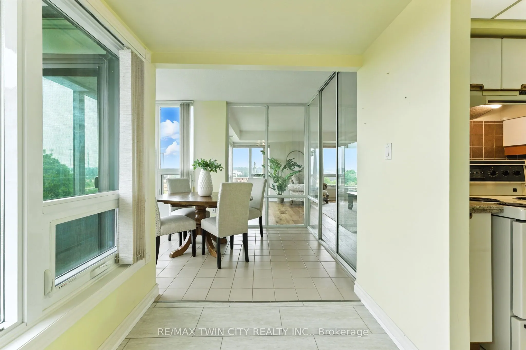 237 King Street W, #1104