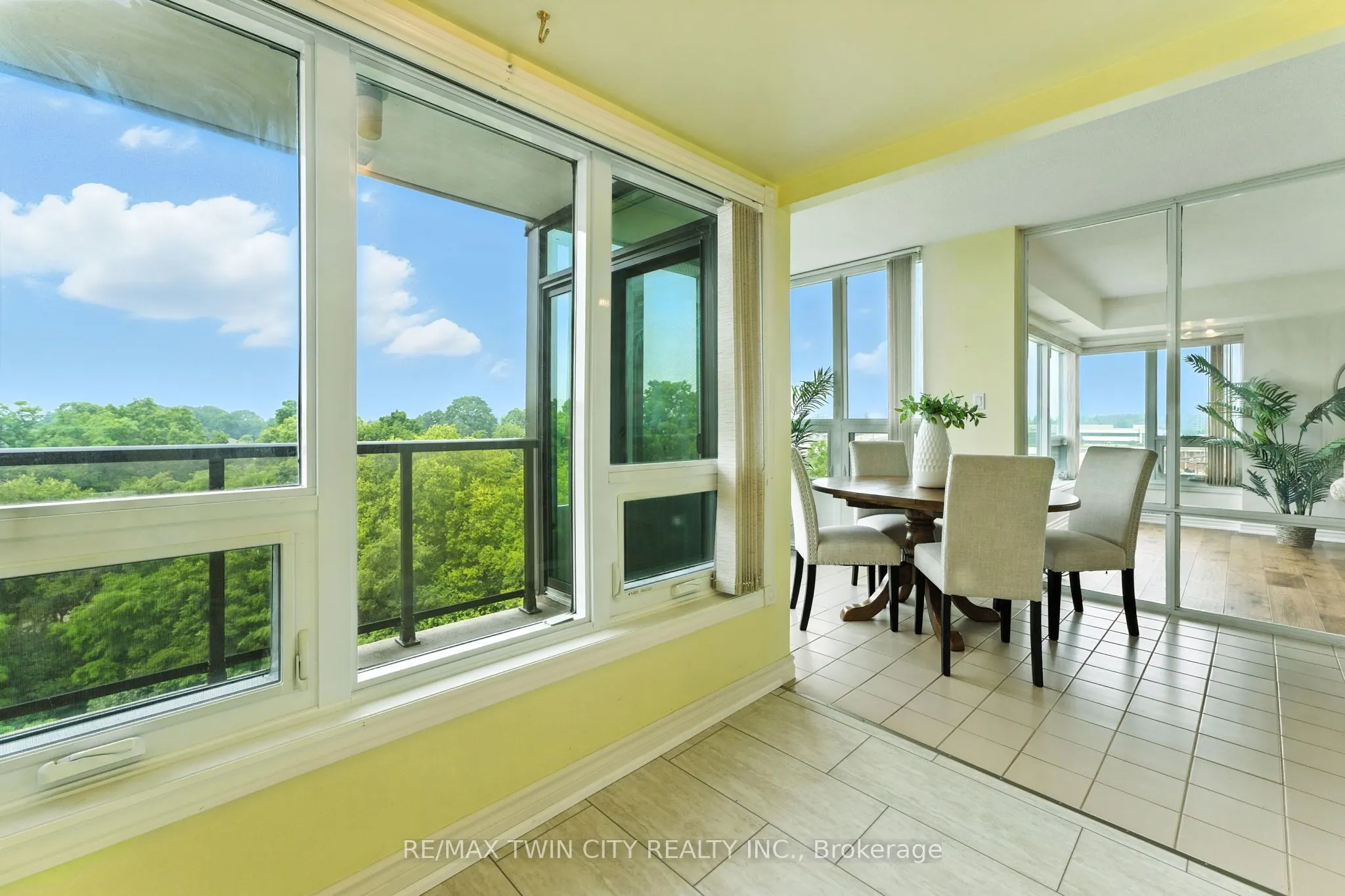 237 King Street W, #1104
