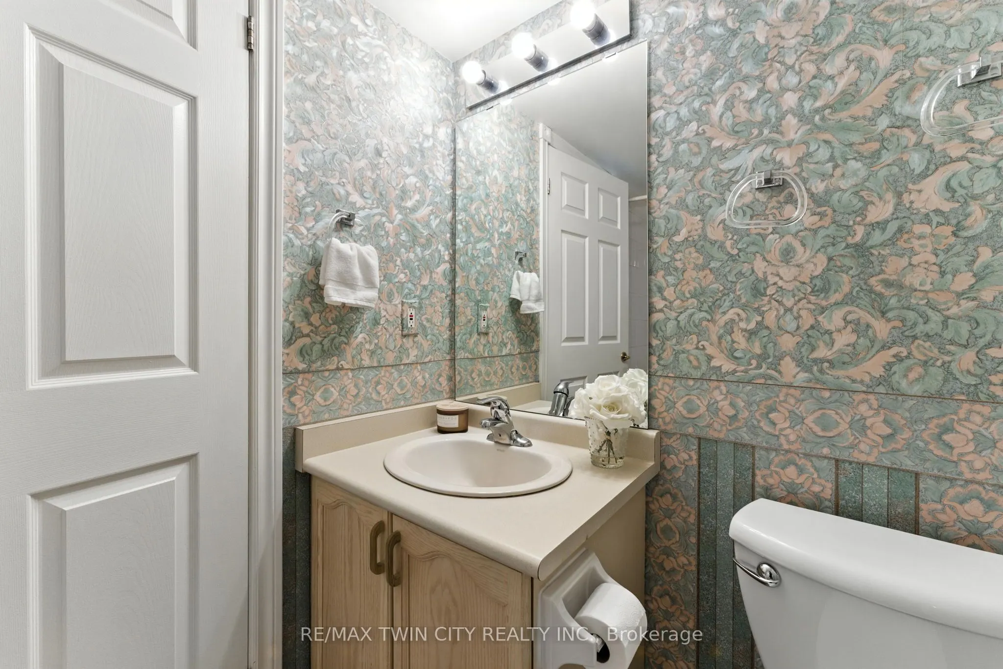 237 King Street W, #1104