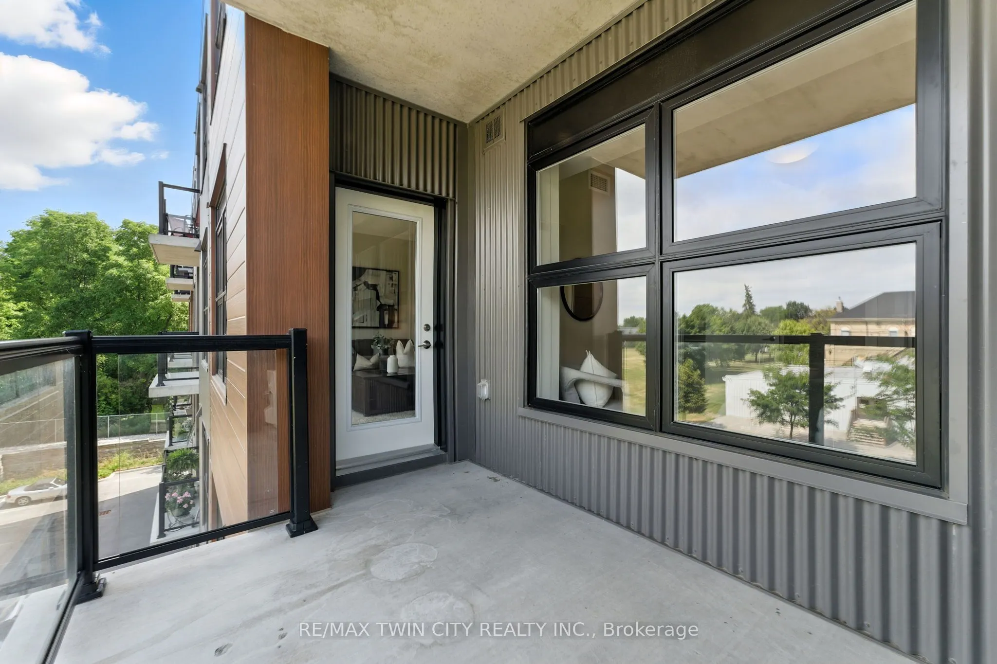 88 Gibson Street, #403