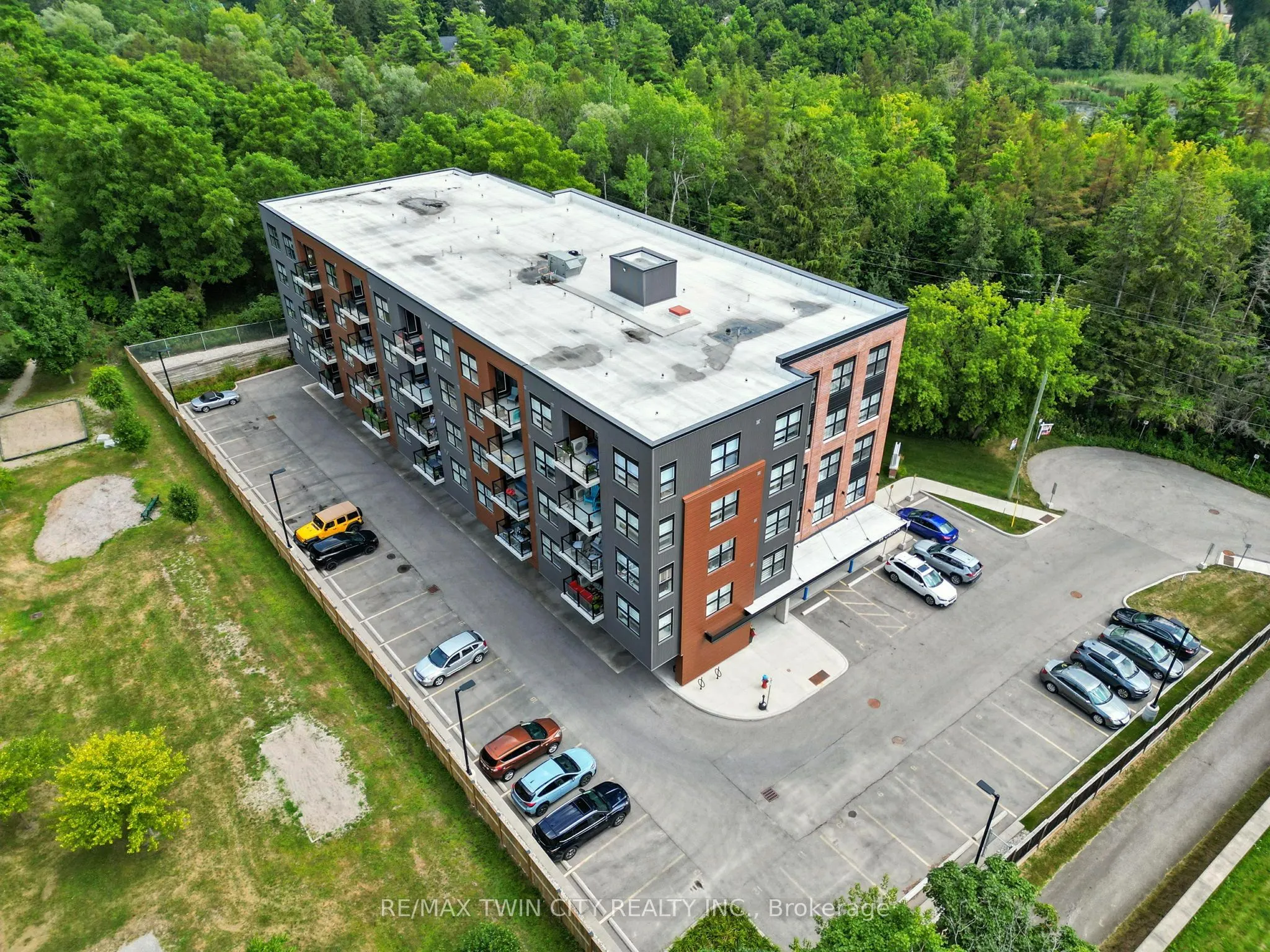 88 Gibson Street, #403