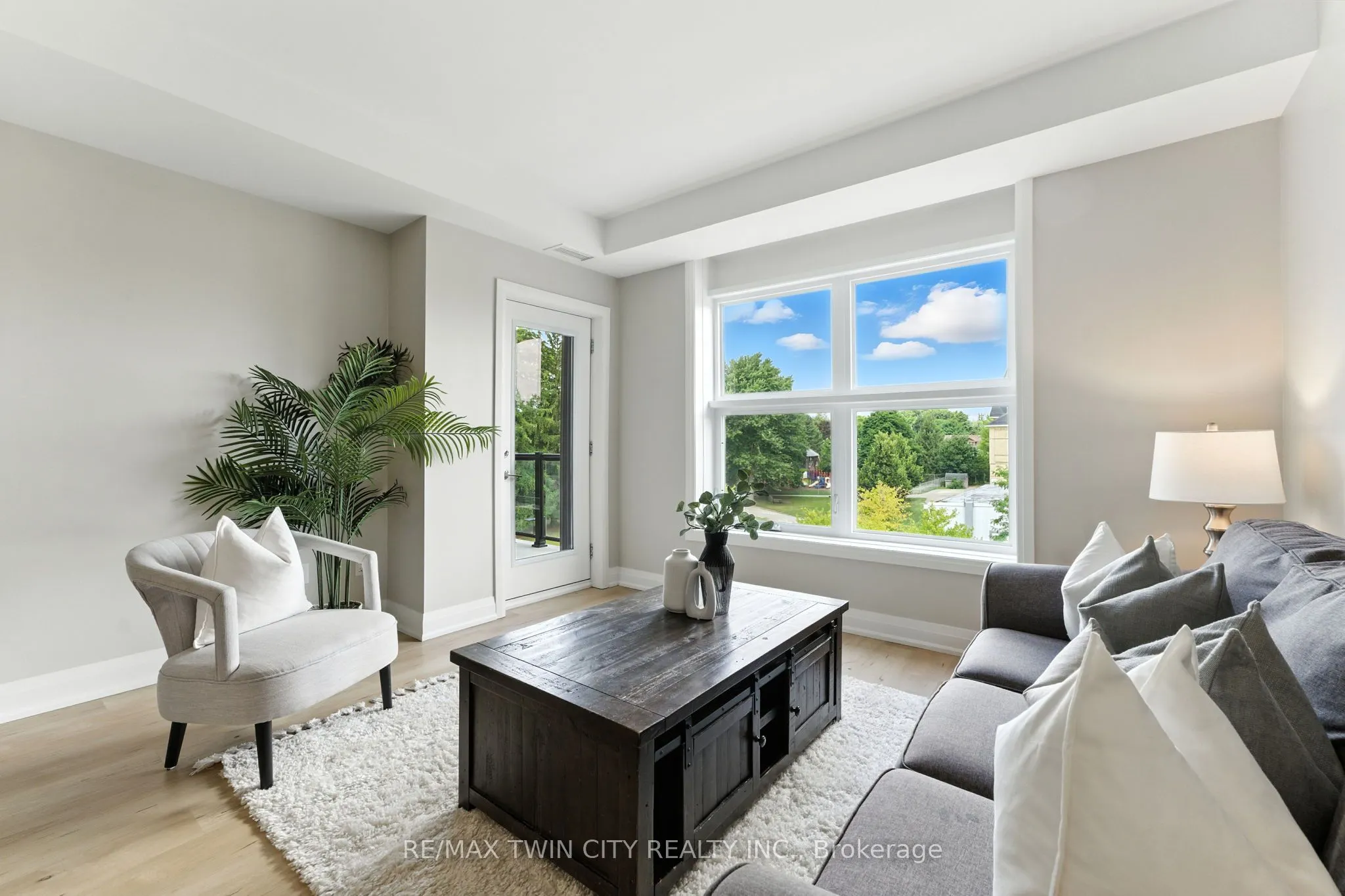 88 Gibson Street, #403