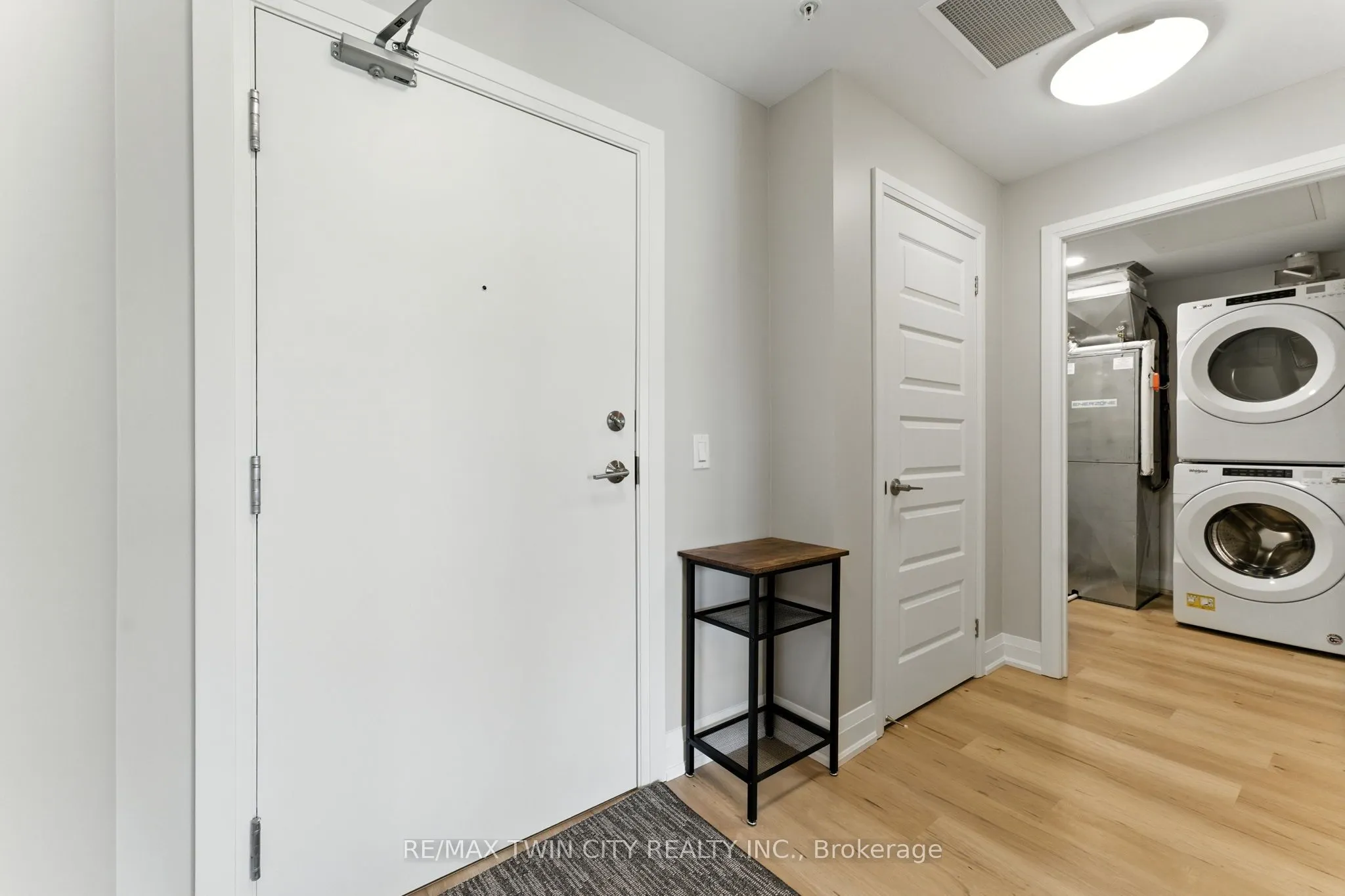 88 Gibson Street, #403