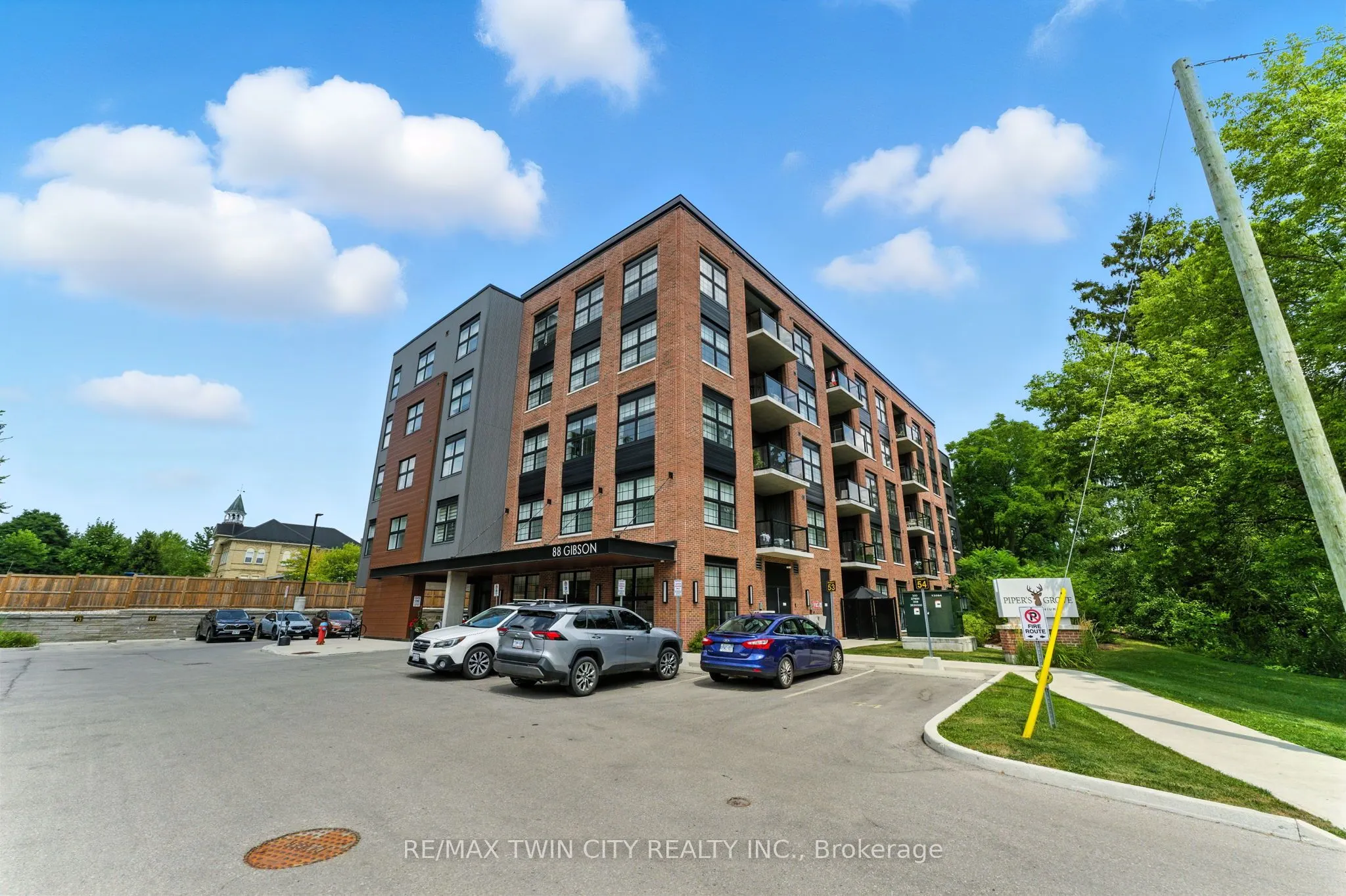 88 Gibson Street, #403