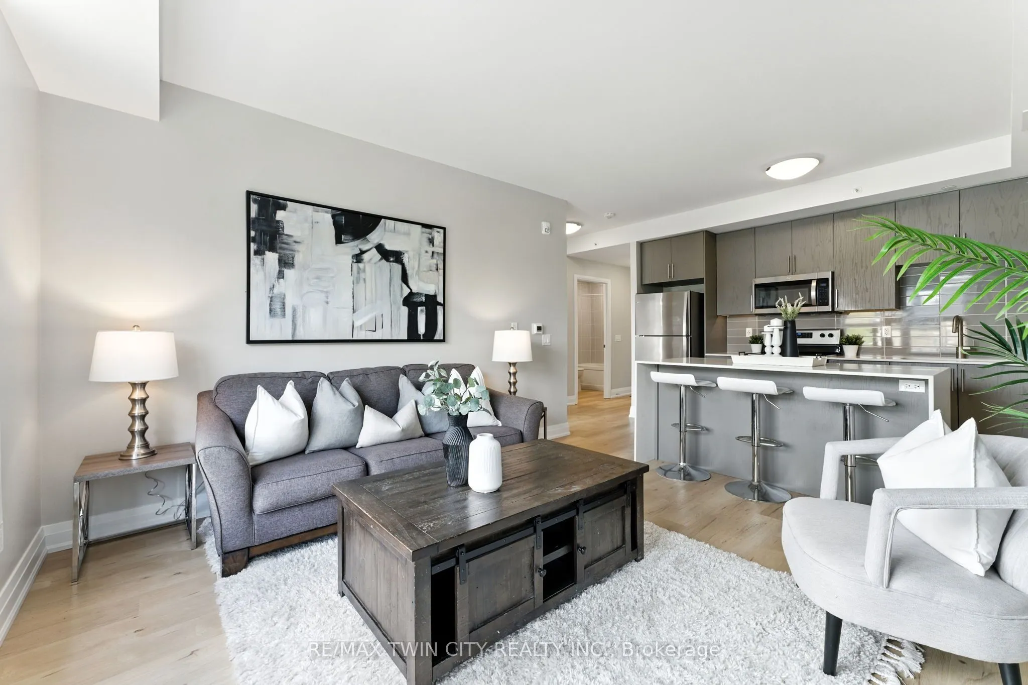 88 Gibson Street, #403