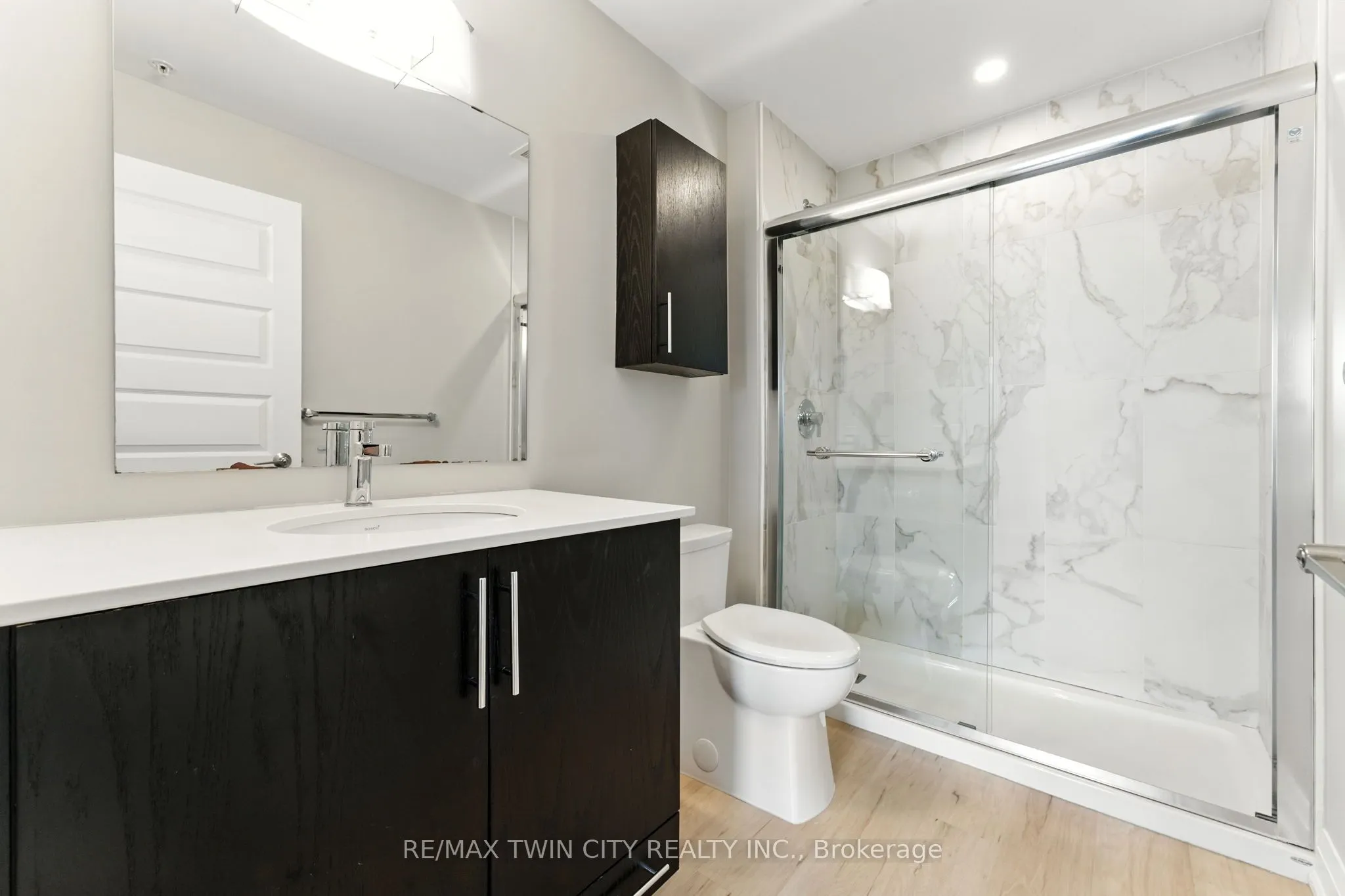 88 Gibson Street, #403