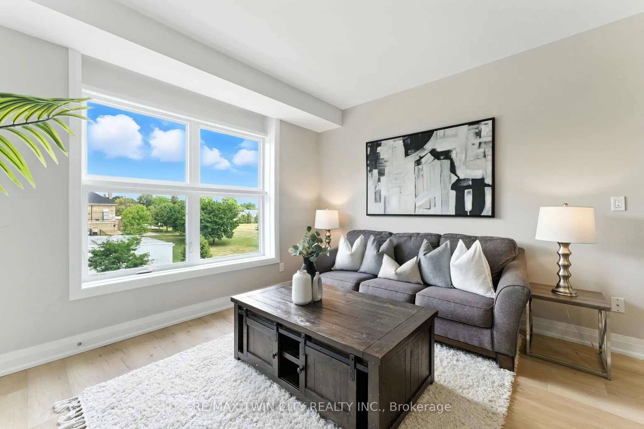 88 Gibson Street, #403