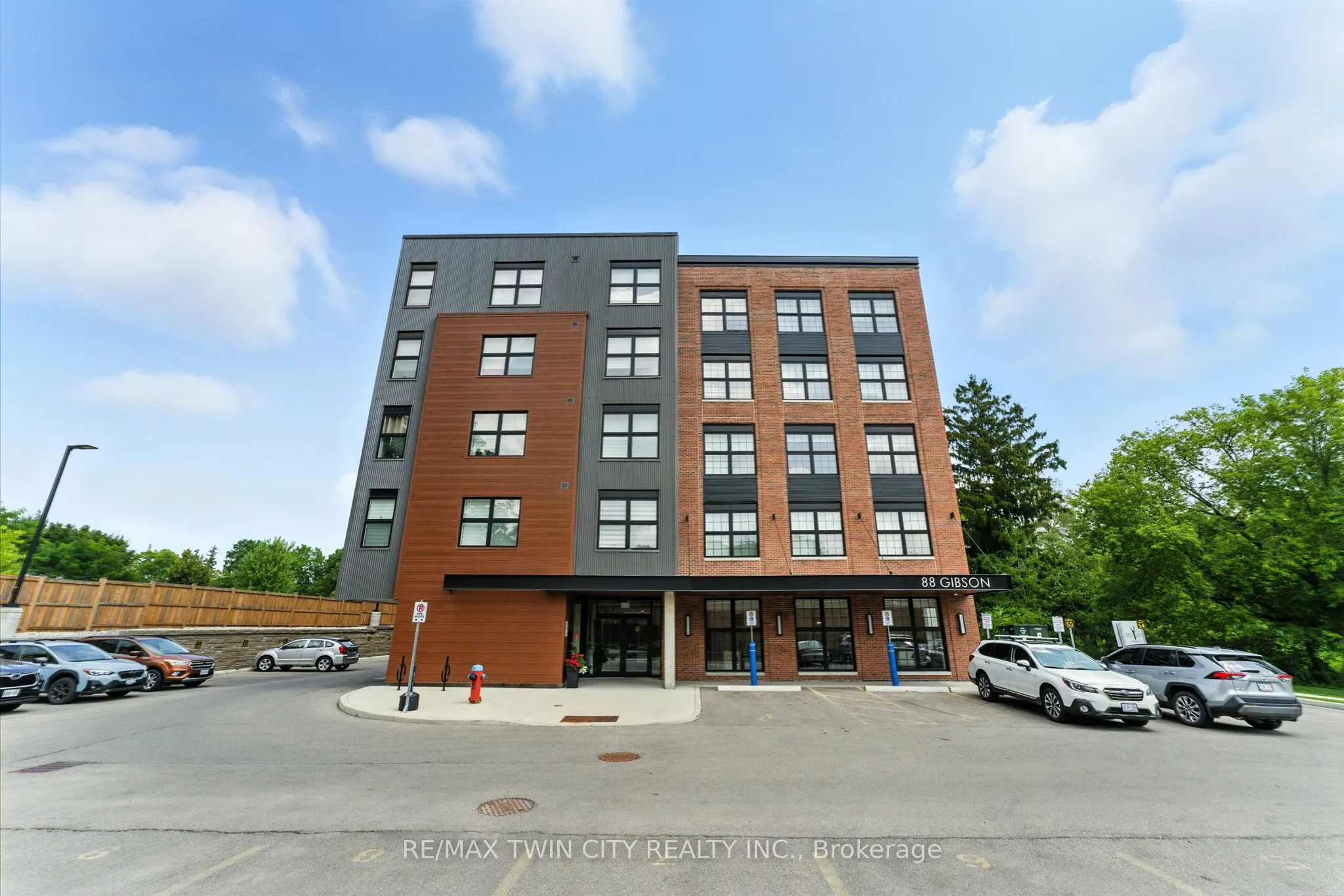 88 Gibson Street, #403