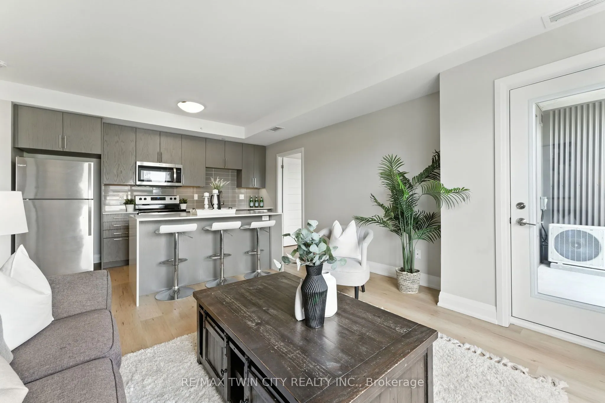 88 Gibson Street, #403