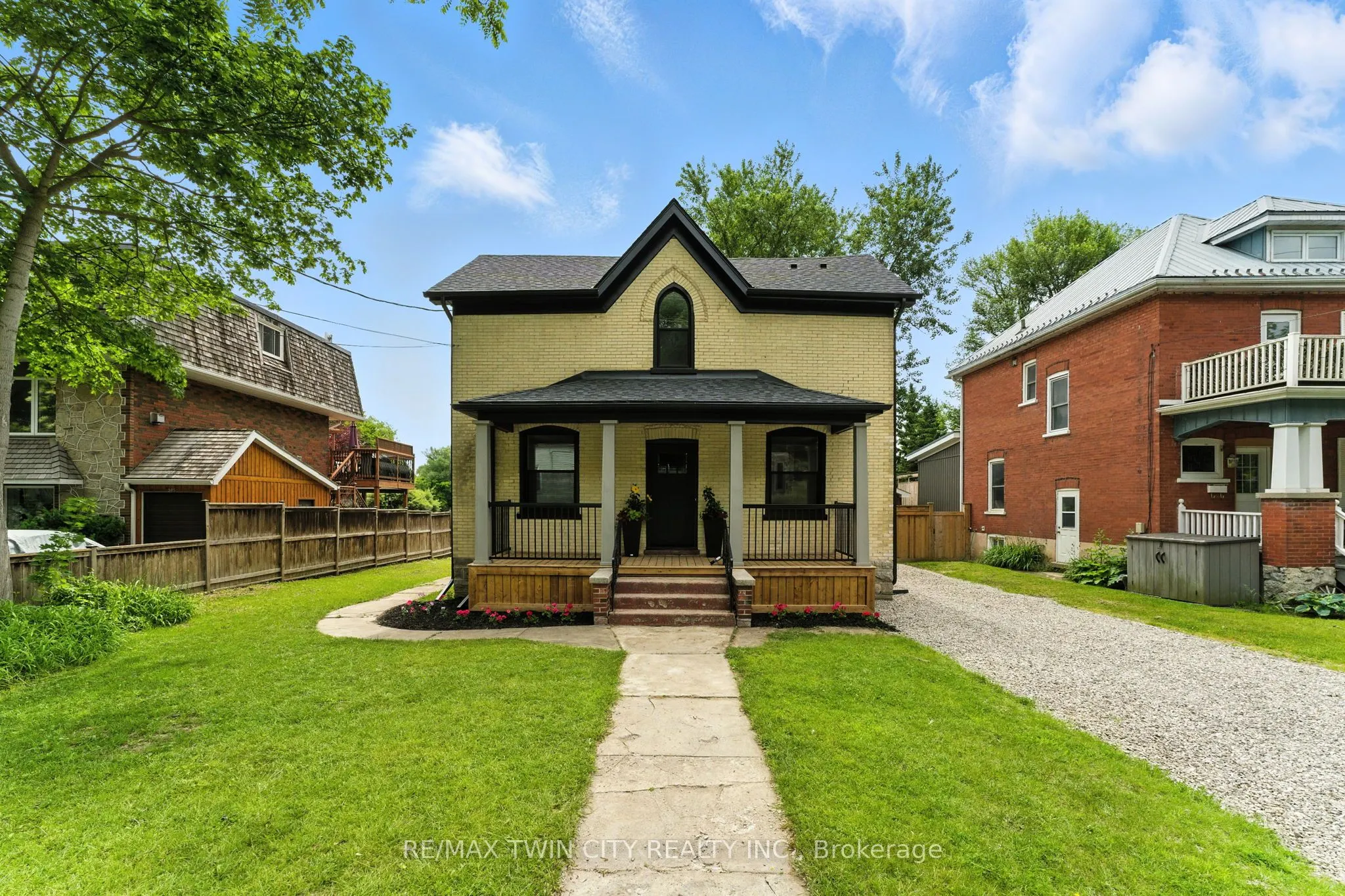 351 Fountain Street S