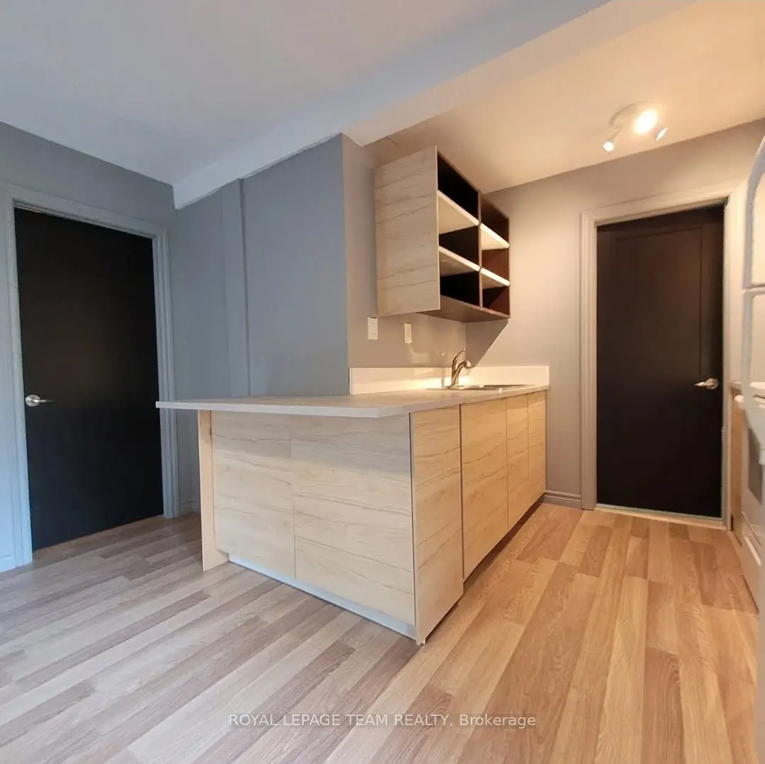 1008 ST. LAURENT Boulevard