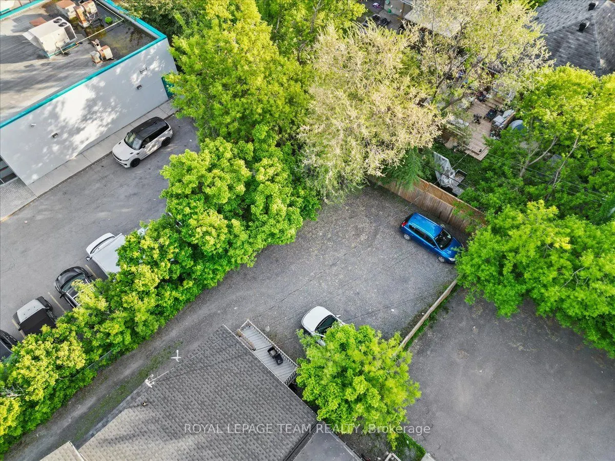 1008 ST. LAURENT Boulevard