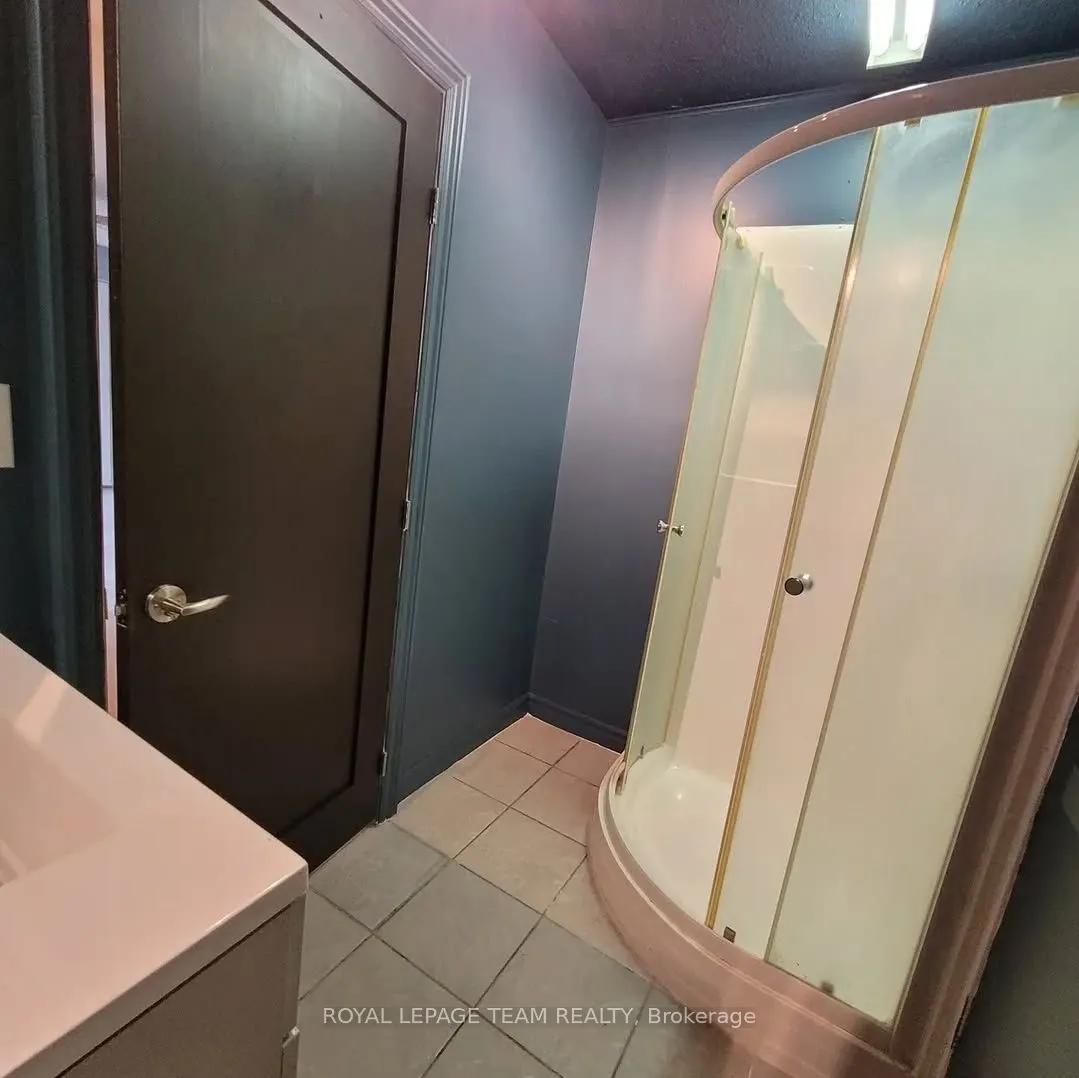 1008 ST. LAURENT Boulevard
