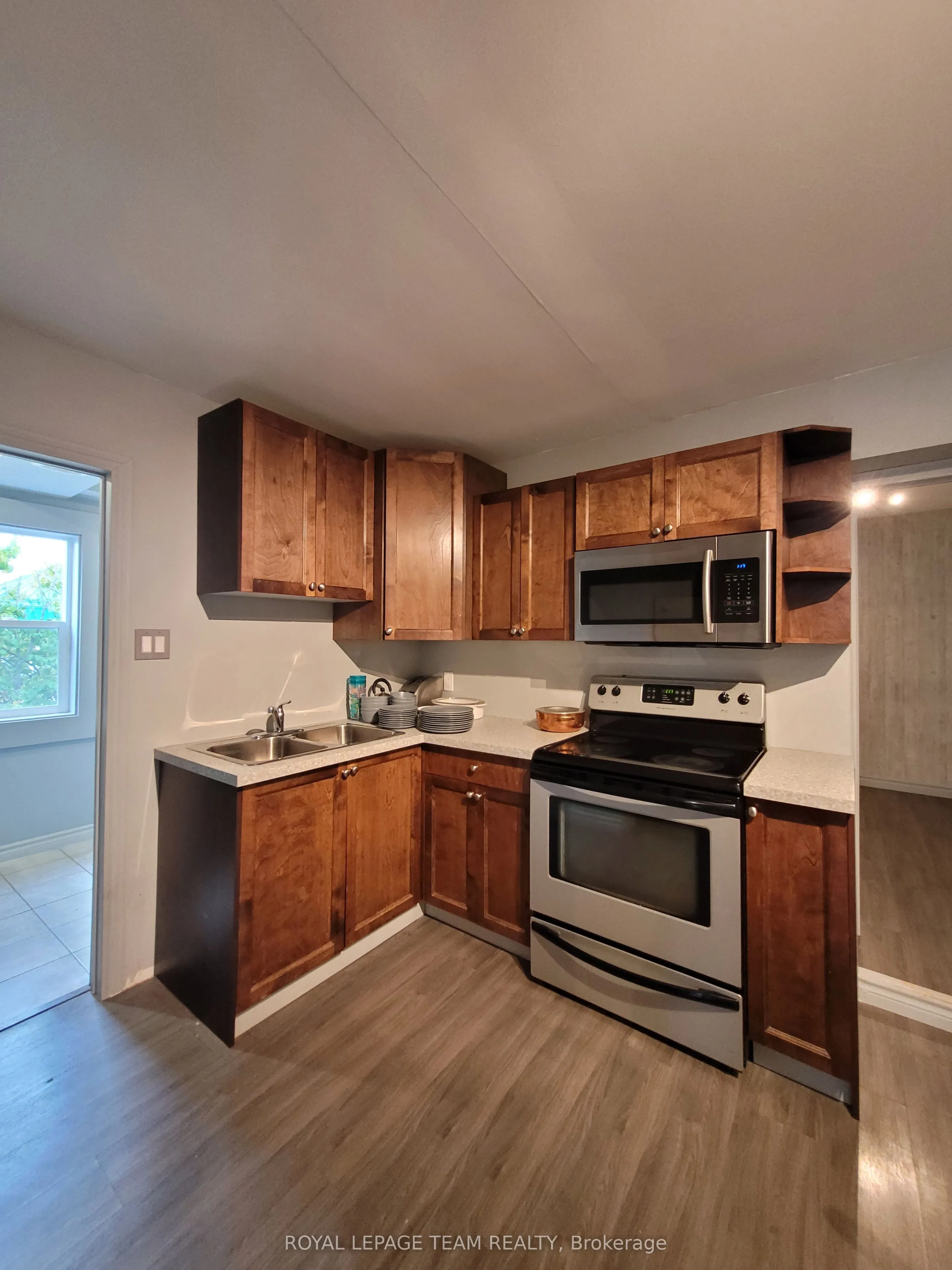 1008 ST. LAURENT Boulevard