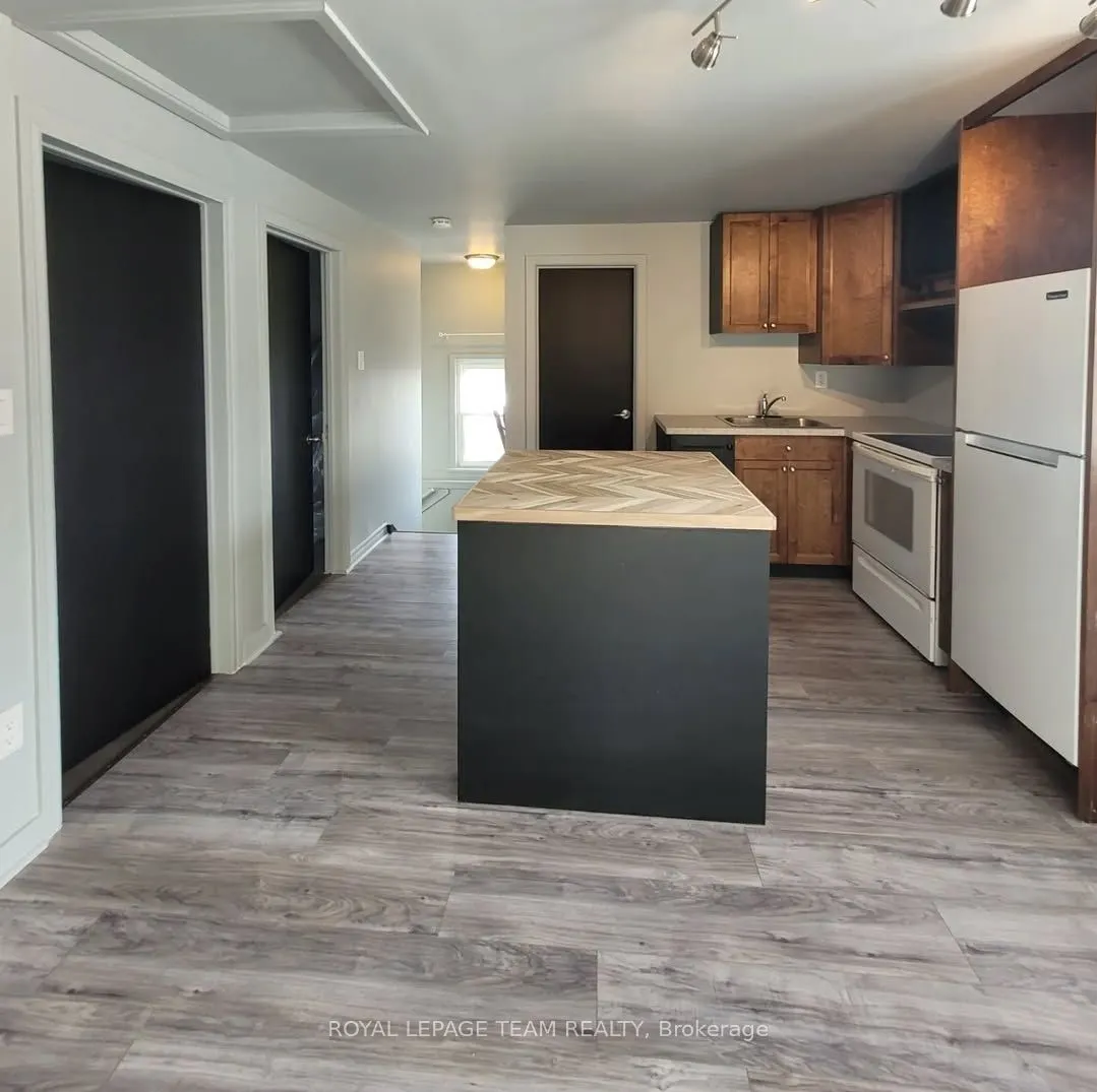 1008 ST. LAURENT Boulevard