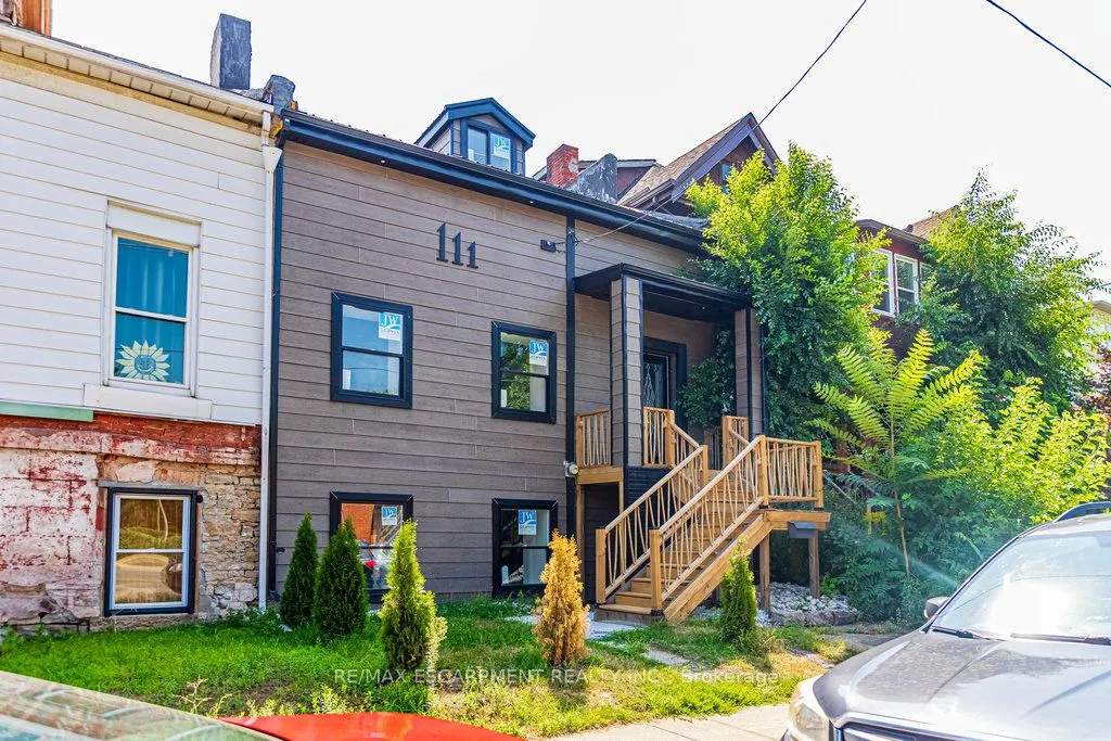111 Wellington Street S