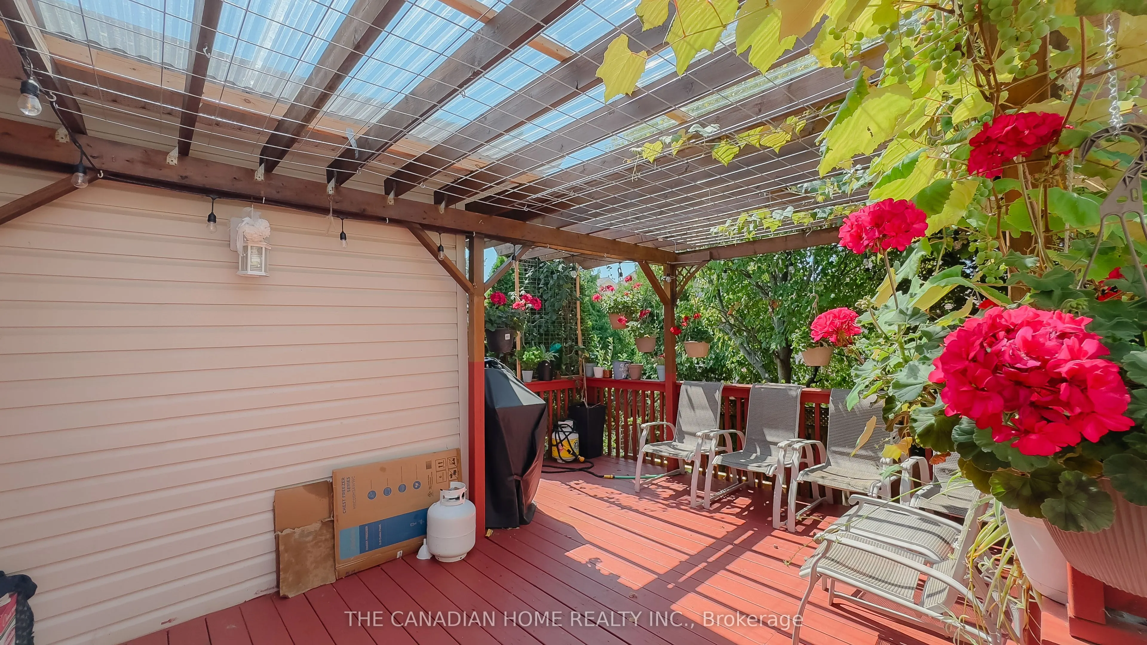 359 ELLESMEER Avenue